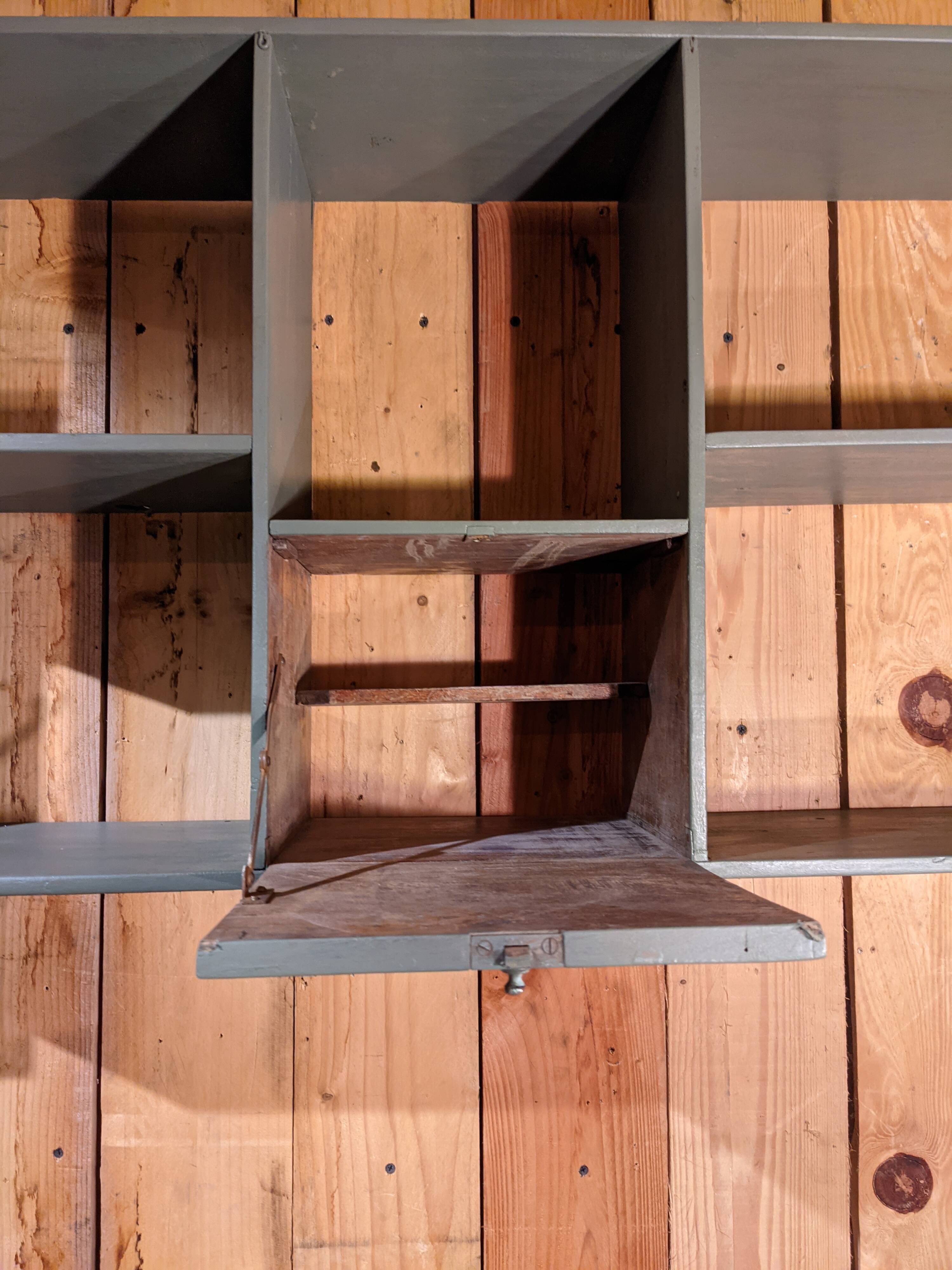 Wall shelf with lockers