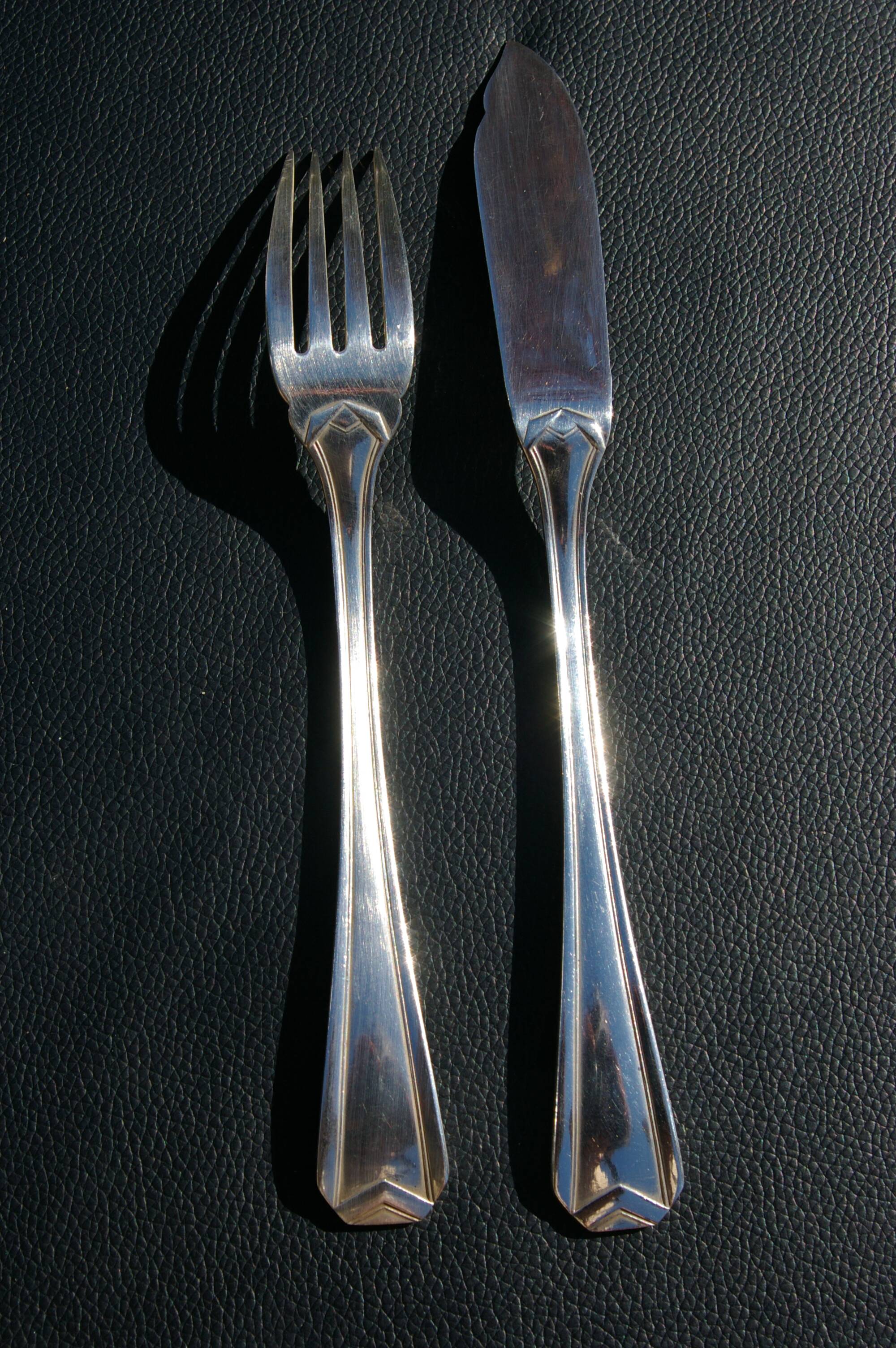 12 CHRISTOFLE Fish Cutlery Sets, CHEVRONS Art Deco model