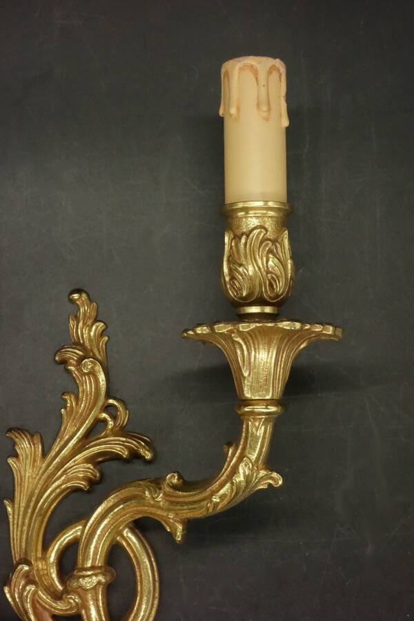 Large pair of wall sconces in Rocaille / Rococo / Baroque style - gilded bronze