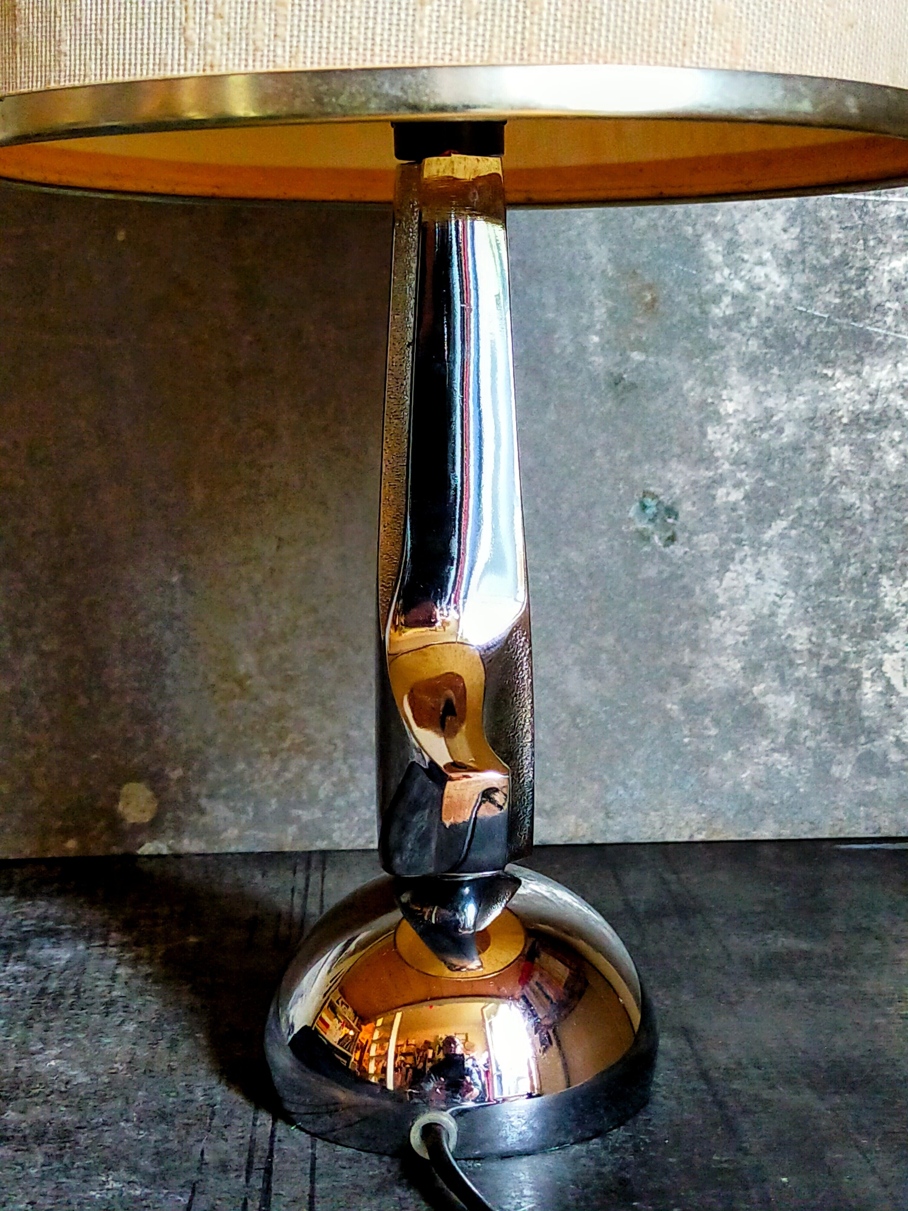 Lampe moderniste métal chromé années 70, abat-jour en toile beige