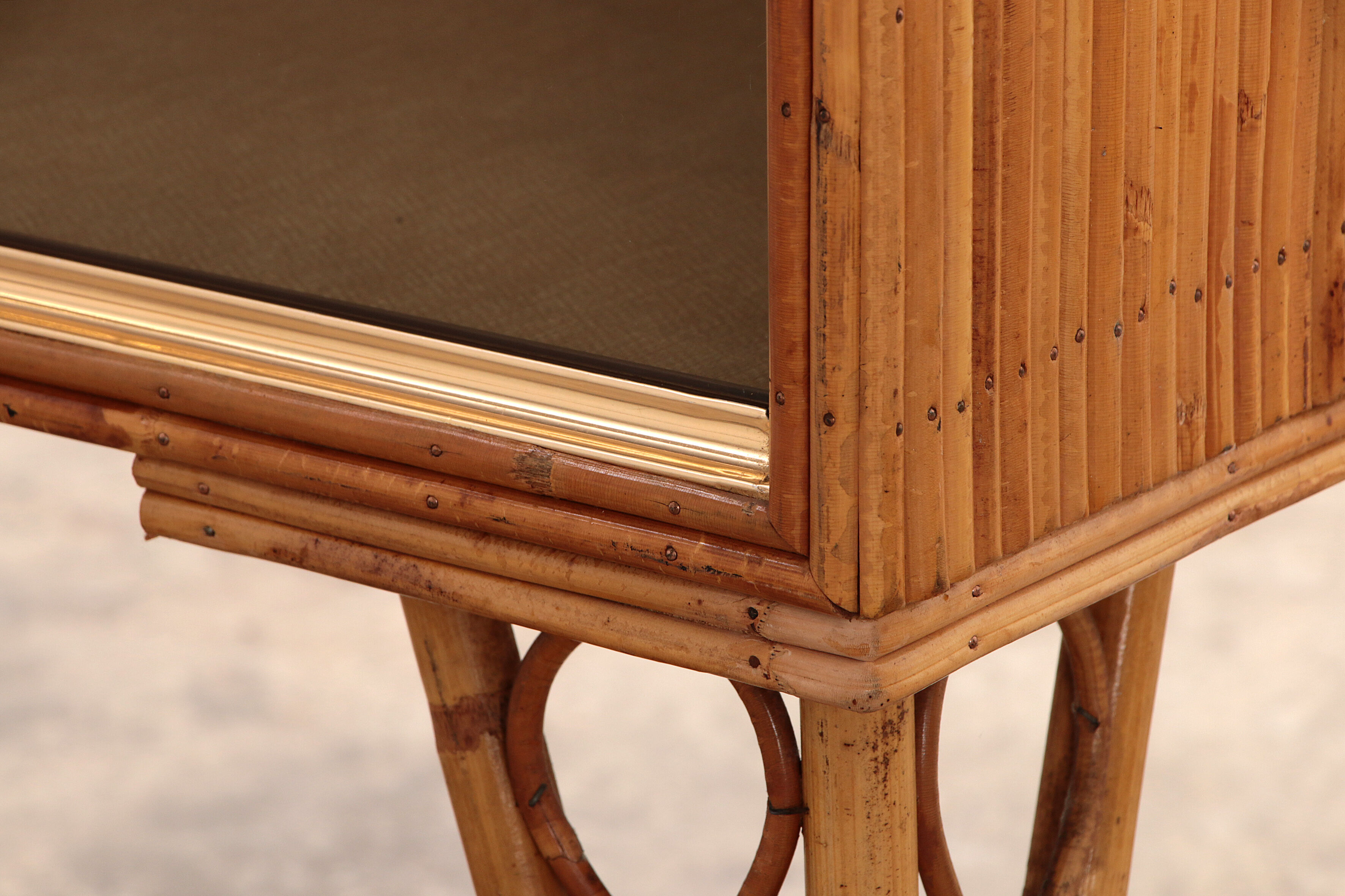 Bar ou vitrine vintage en bambou français des années 1960.