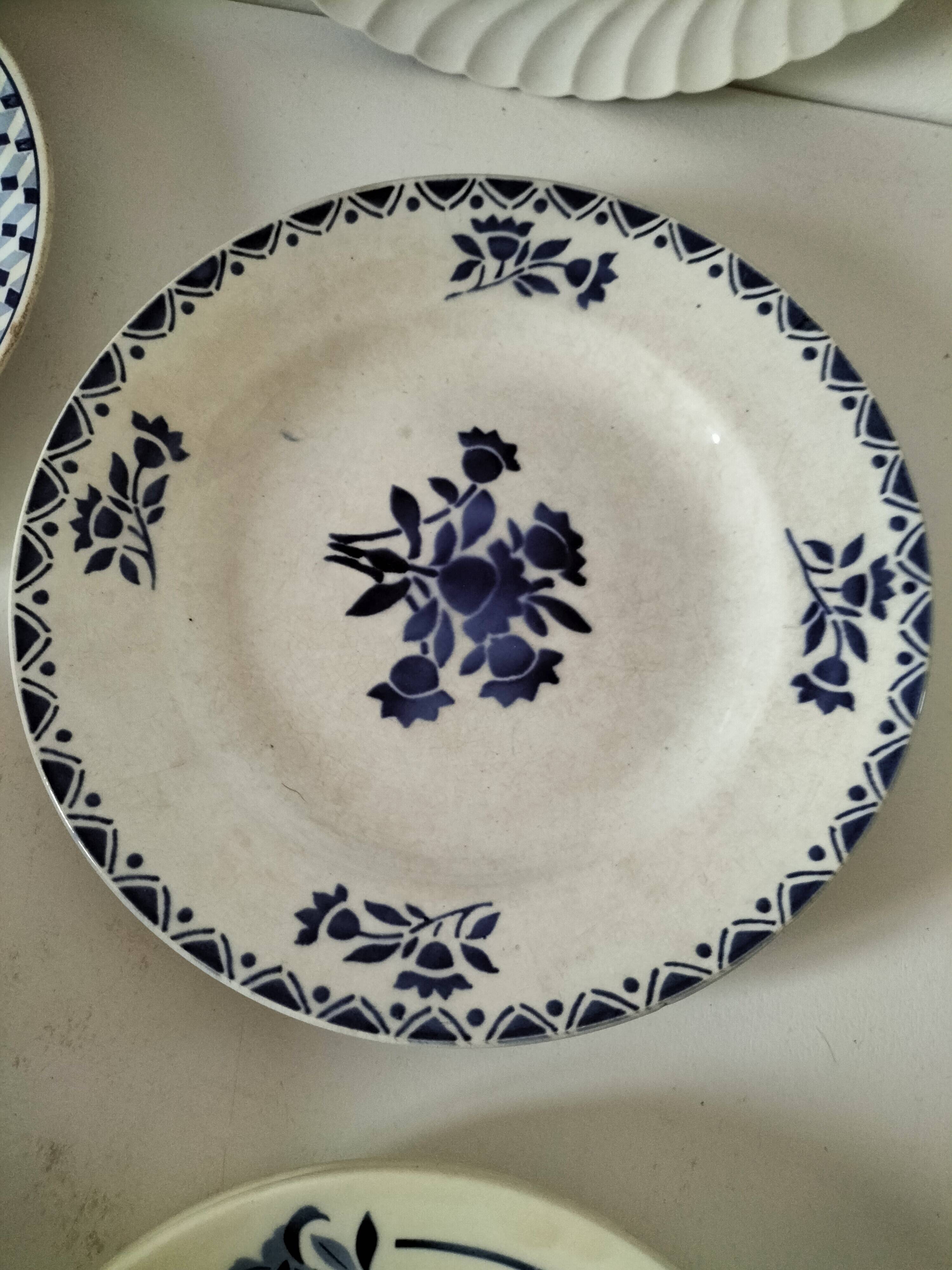 Set of 12 ironstone plates – Deep blue & red