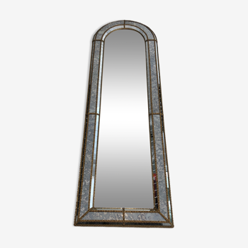 Mirror consisting of Multi-Faceted Mirrors and Brass Garlands. French work. Around 1970