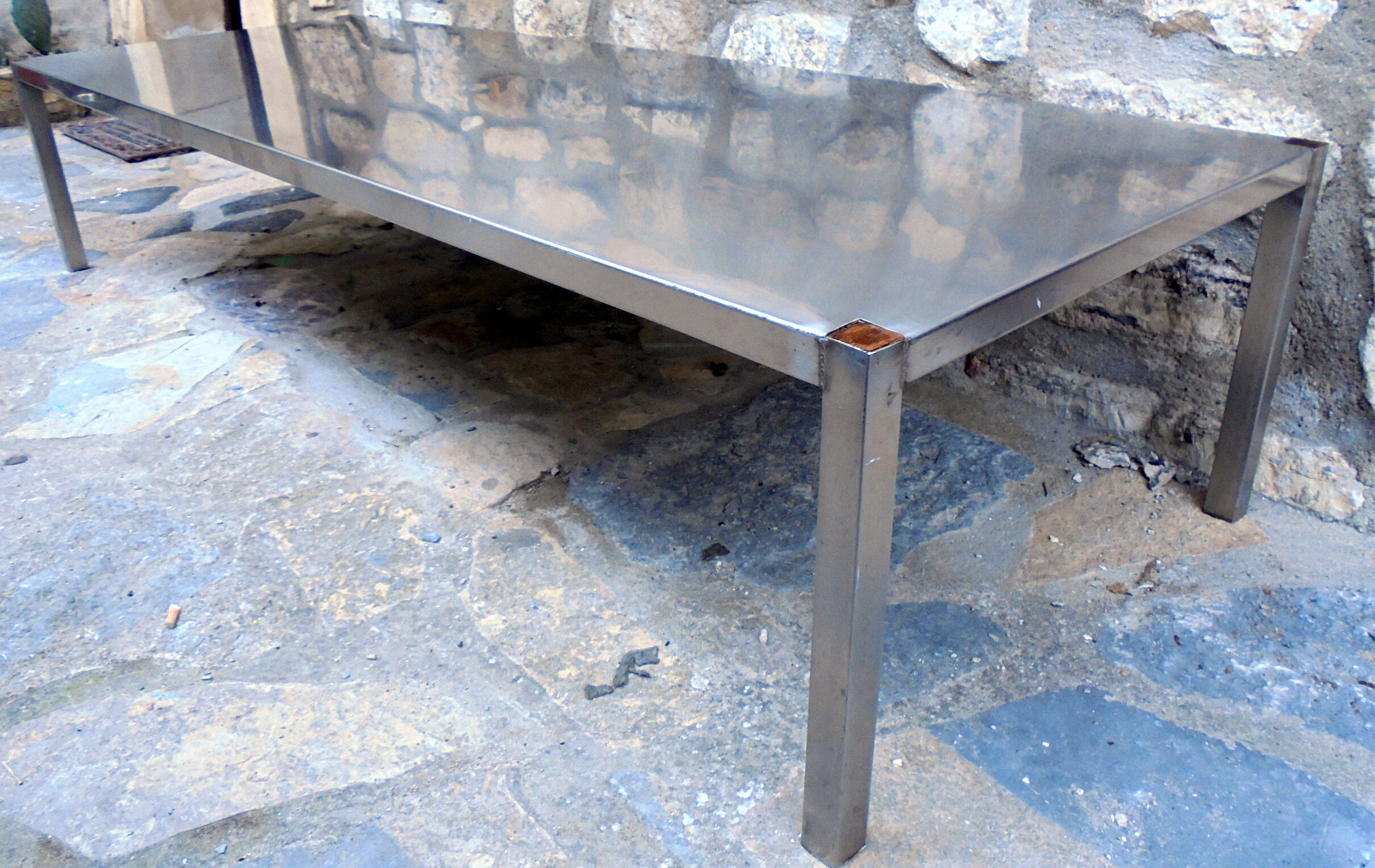 Table basse en inox industrielle