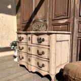 Crossbow chest of drawers