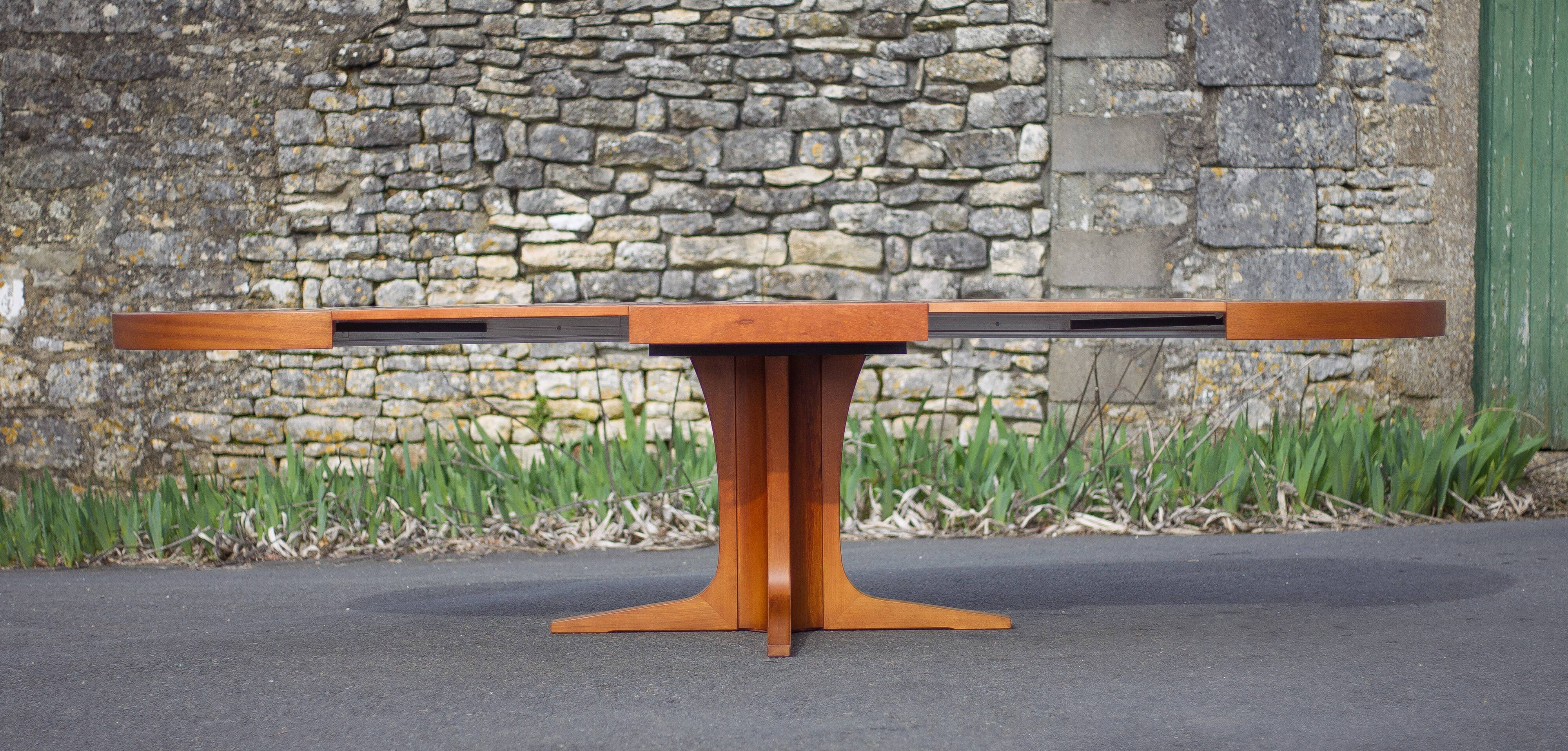 Round wooden table with 3 extensions, table with central star foot, dining table, living room table