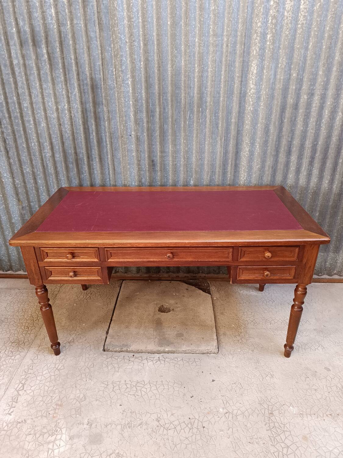 Directorate style minister's desk