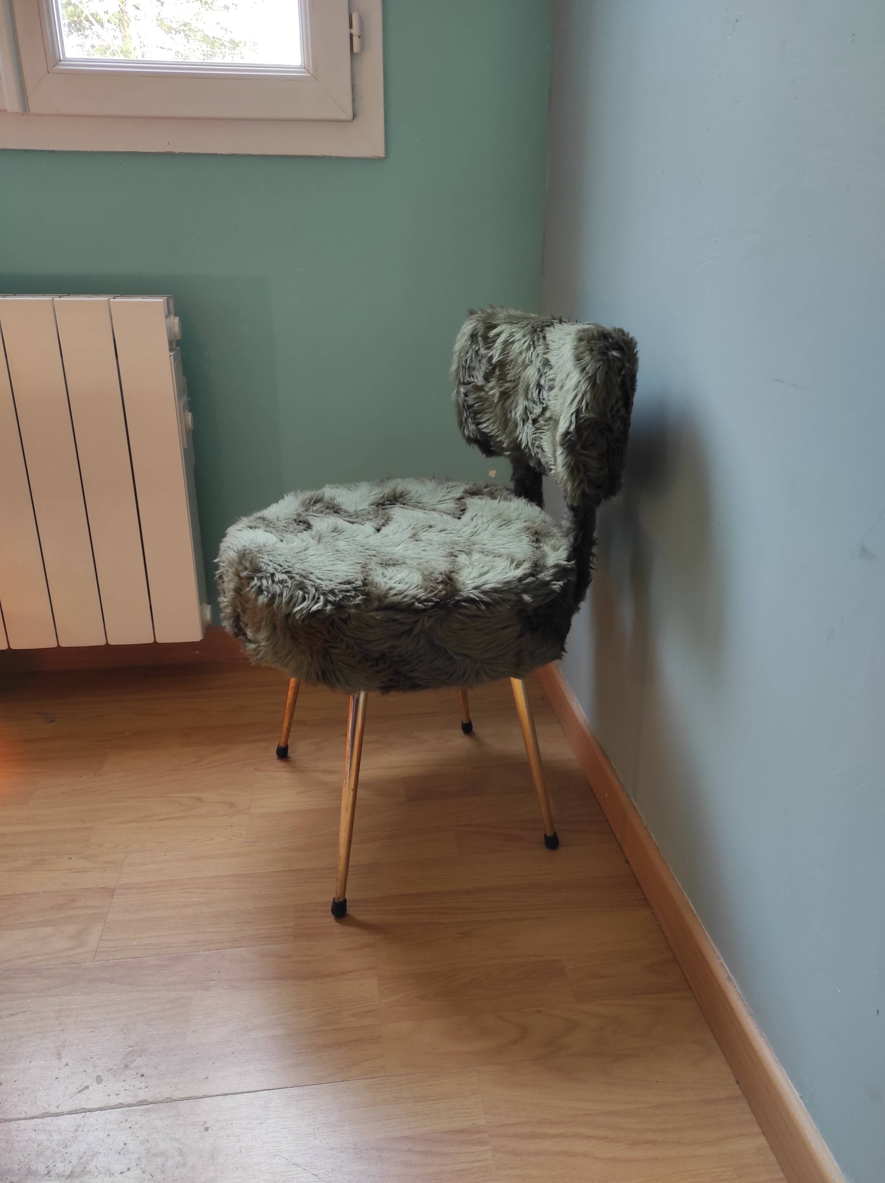 Green "moumoute" chair 1970 Pelfran