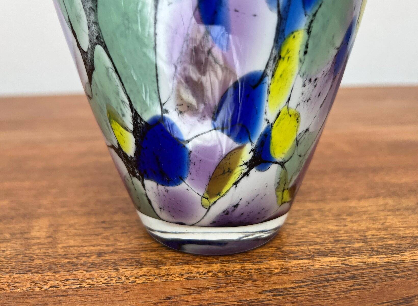 Postmodern glass vase by Hans Jürgen Richartz for the Richartz art collection, 1980s.