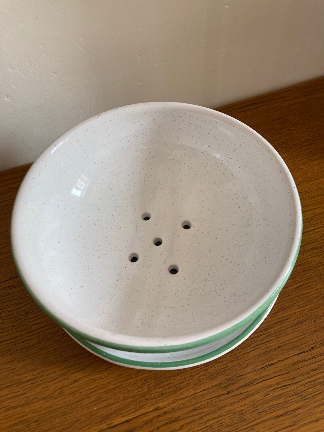 Glazed terracotta strainer and its cup