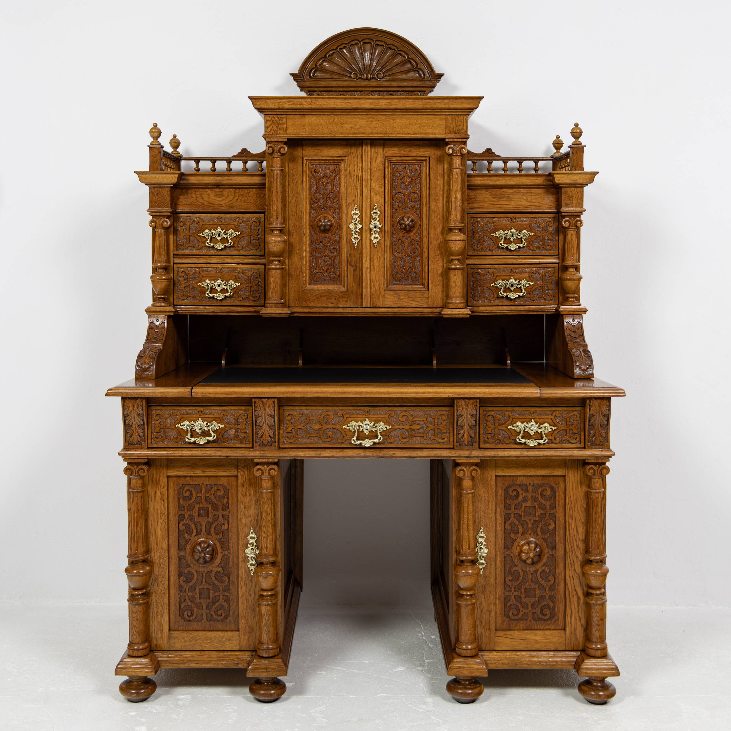 Grand Neo-Renaissance ministerial desk with steps in oak - circa 1880-1890