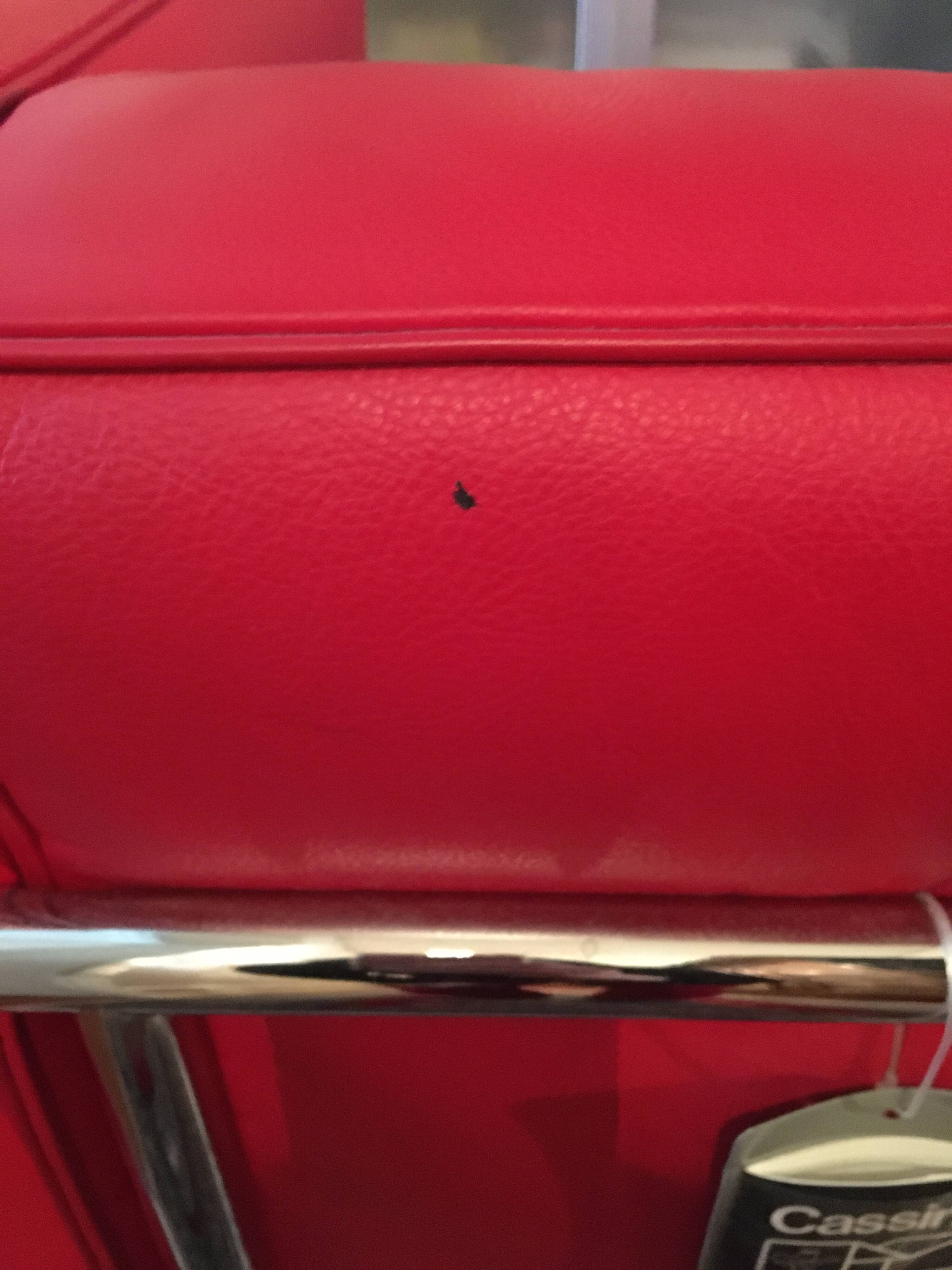 LC2 armchair Le Corbusier, Jeanneret, Perriand - Red leather - signed