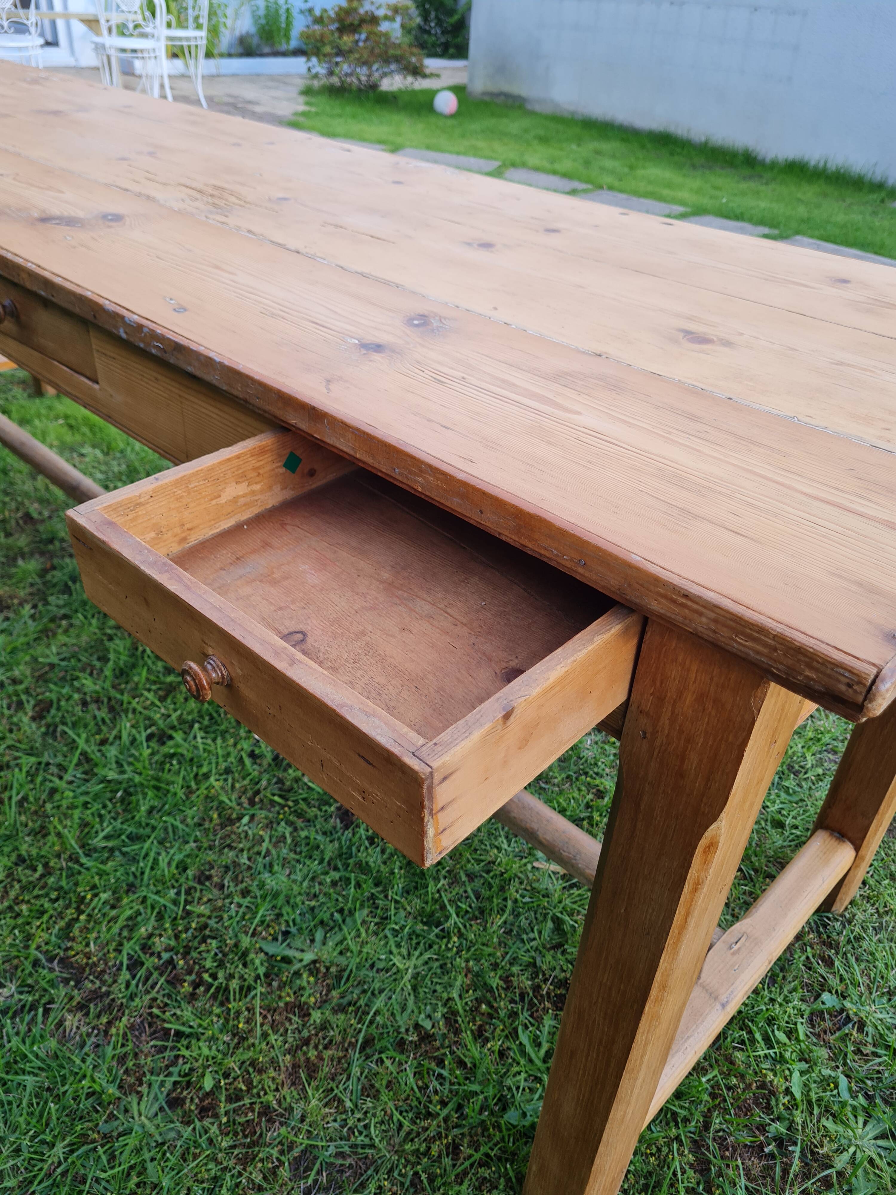 Farm table