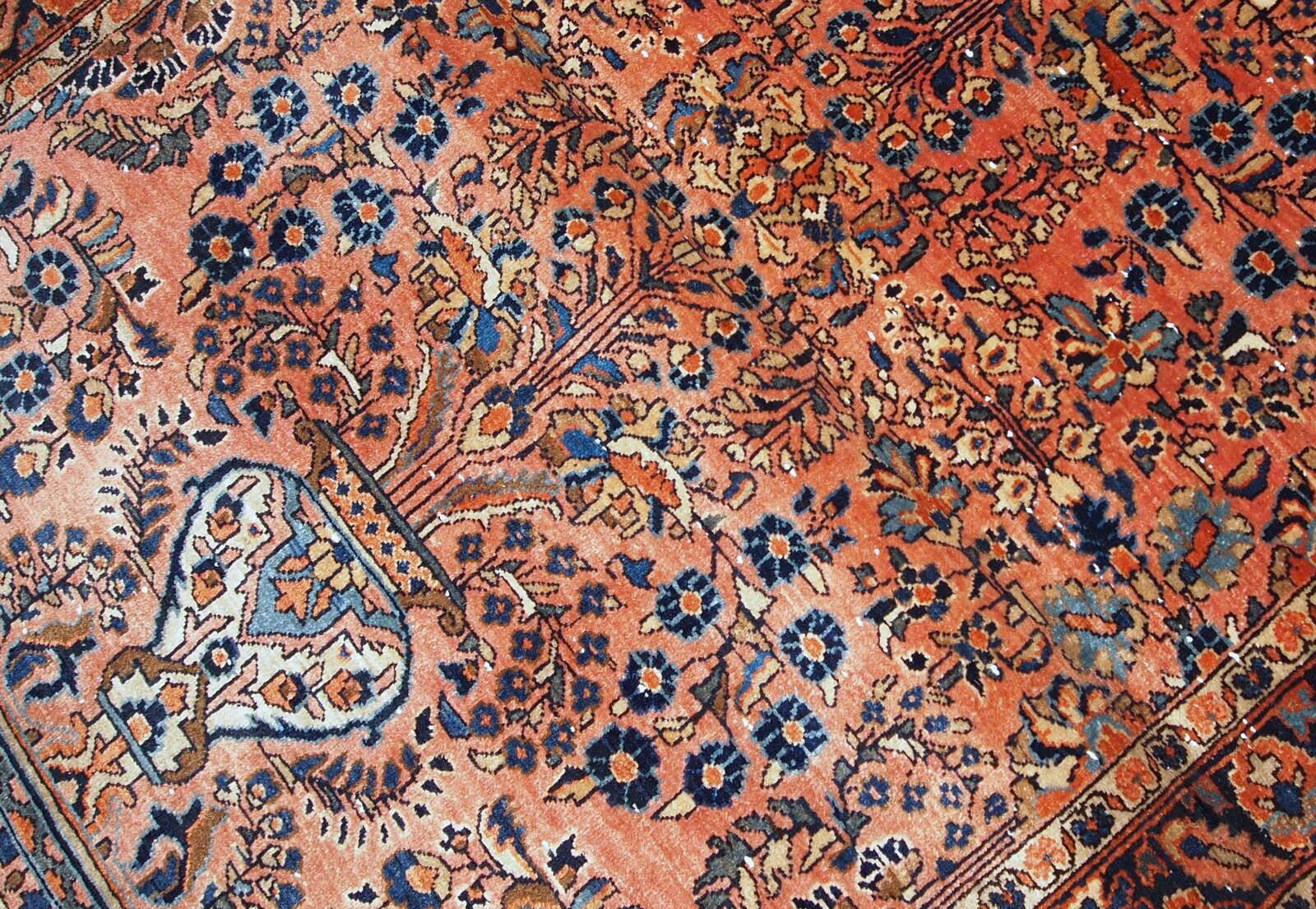 Handmade antique Persian Sarouk rug 109cm x 164cm 1920s - 1B747