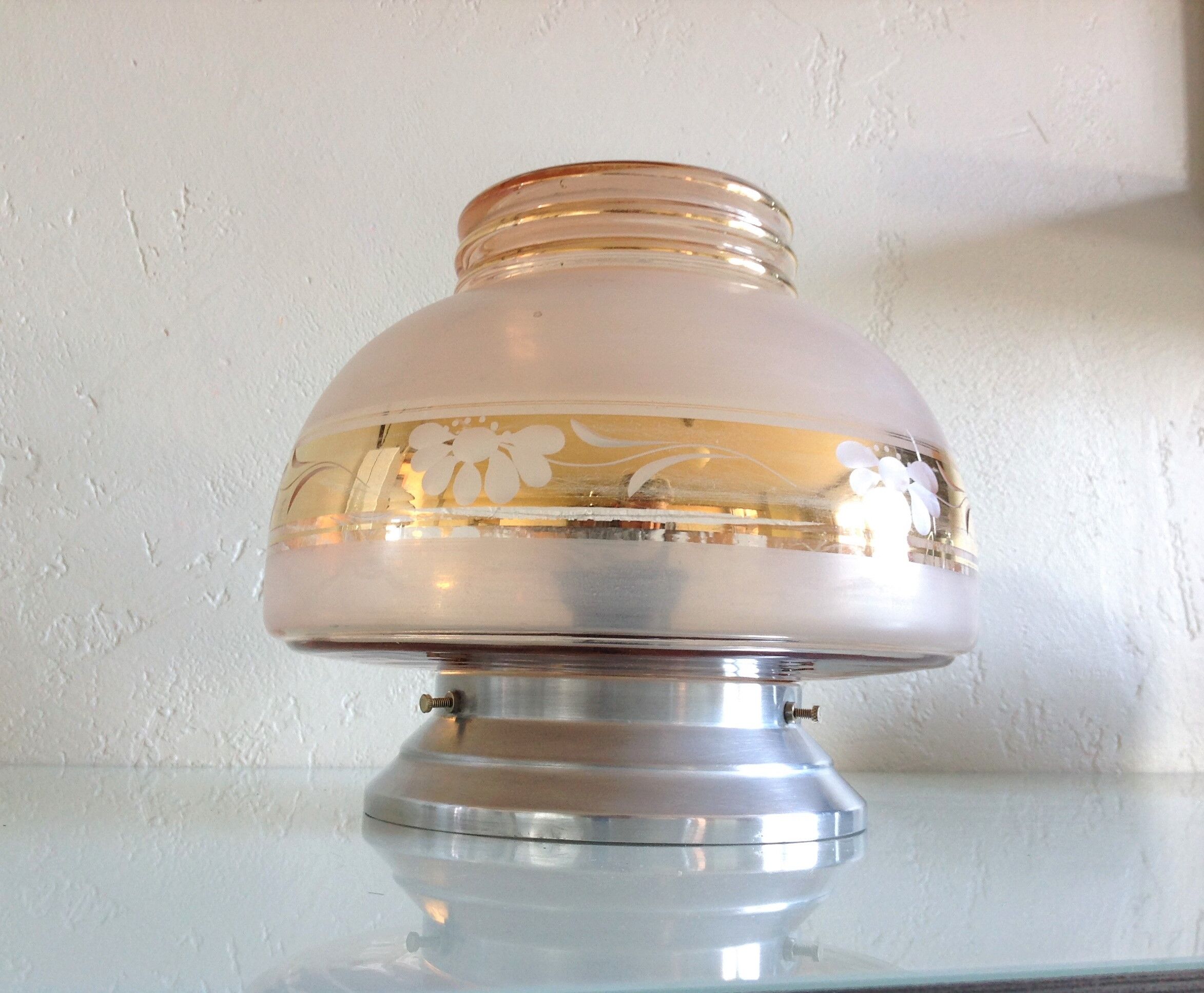 Plafoonier globe in pink frosted glass art deco style