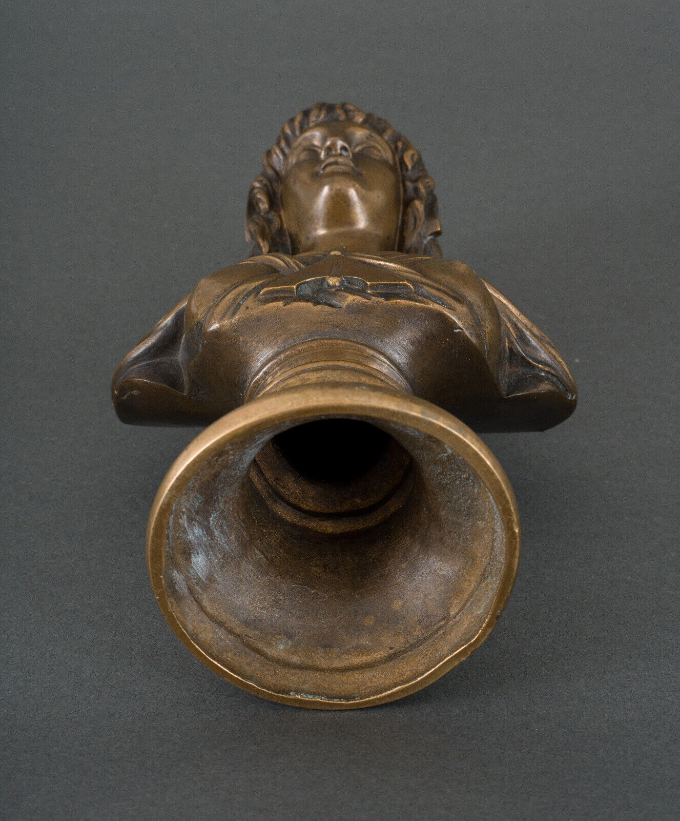 Bronze bust on shower stand XIXth representing Marianne Brown patina