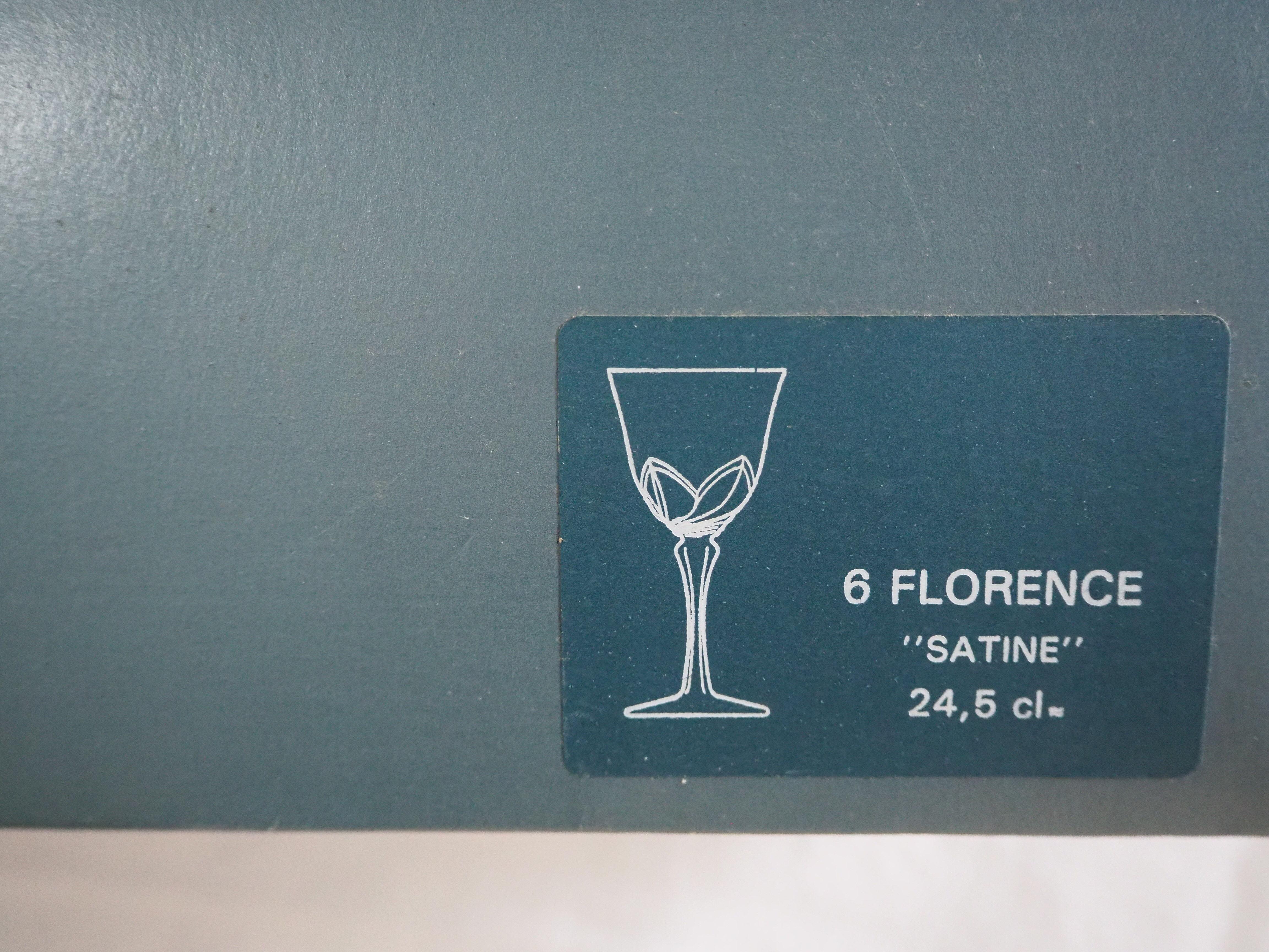 Crystal water glasses in their cabinets - JG Durand, collection florence « satine » 24,5 cl