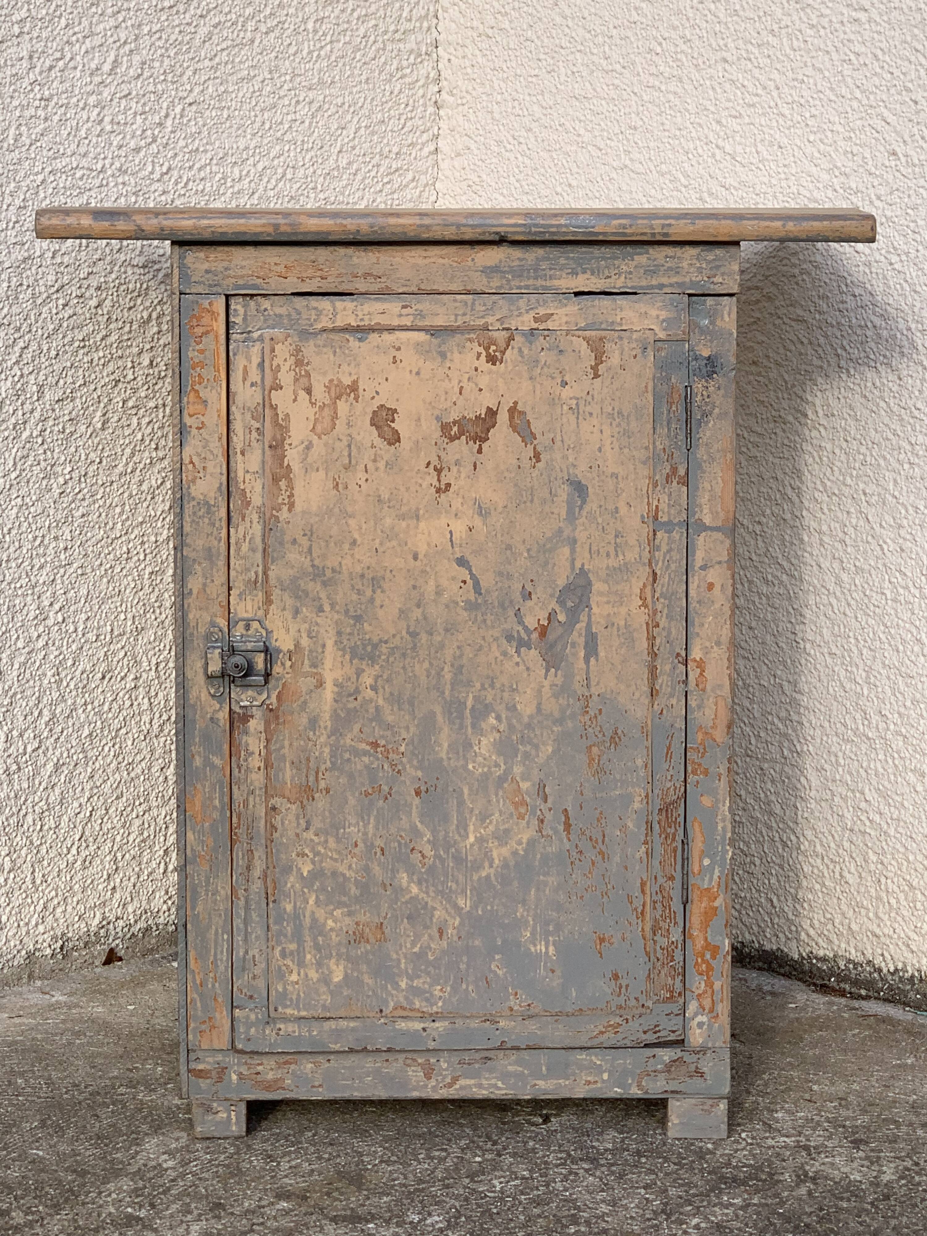 Parisian workshop buffet with patina 1940