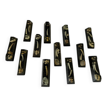 Set of plexiglass knife rests with seashell inclusion