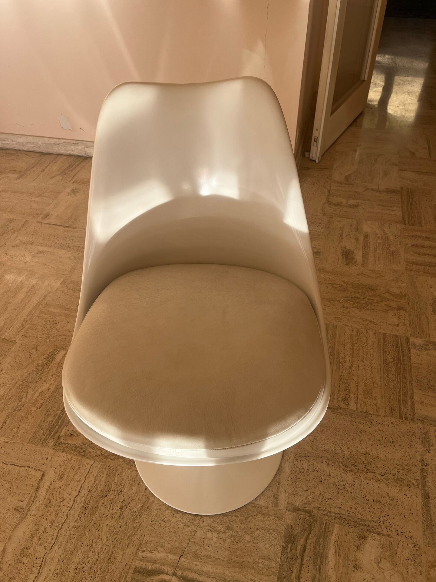 A complete marble table with tulip design for Knoll Saarinen.