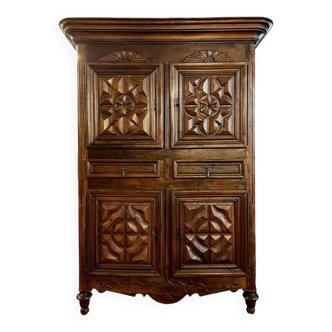 18th century cabinet or cabinet in solid walnut circa 1760