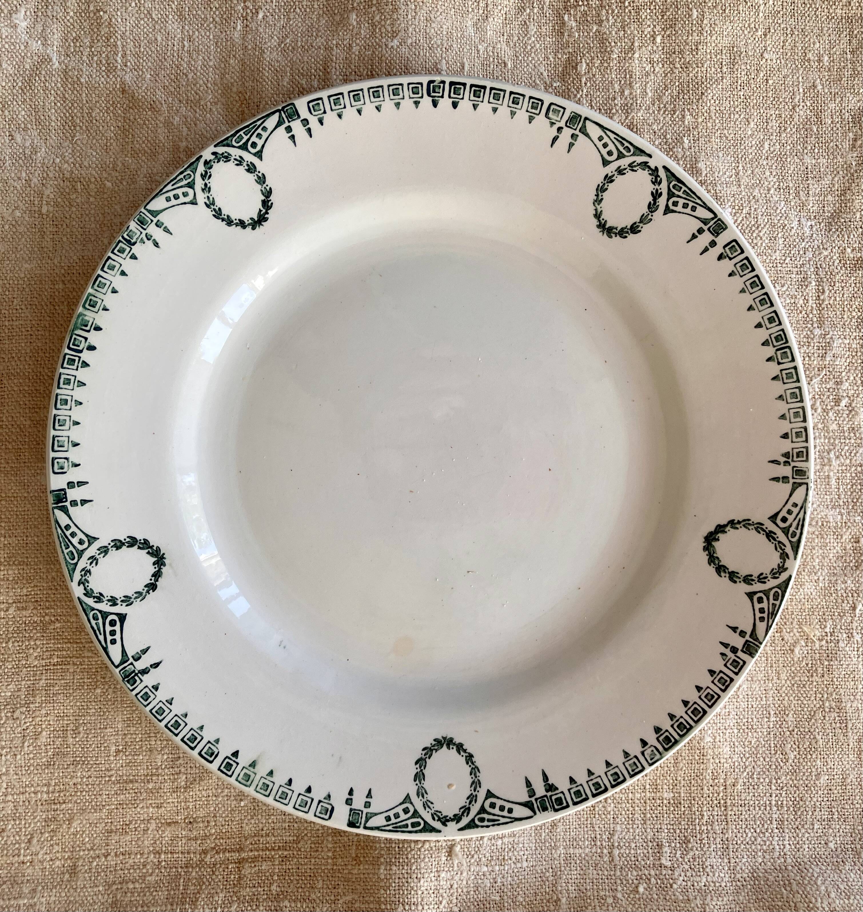 7 flat plates St Amand ironstone model 418