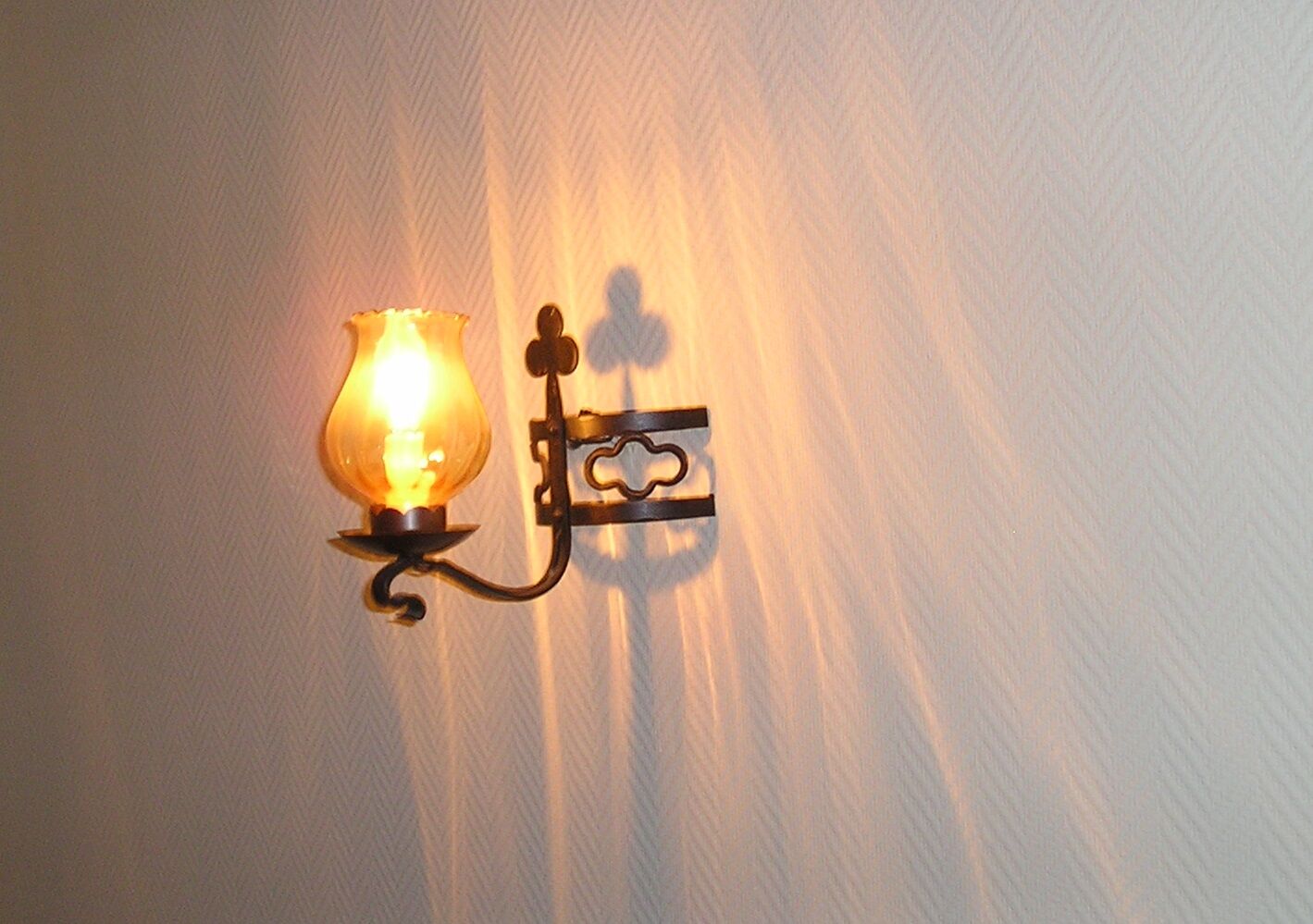 Chandelier and its 2 wrought iron sconces 1960