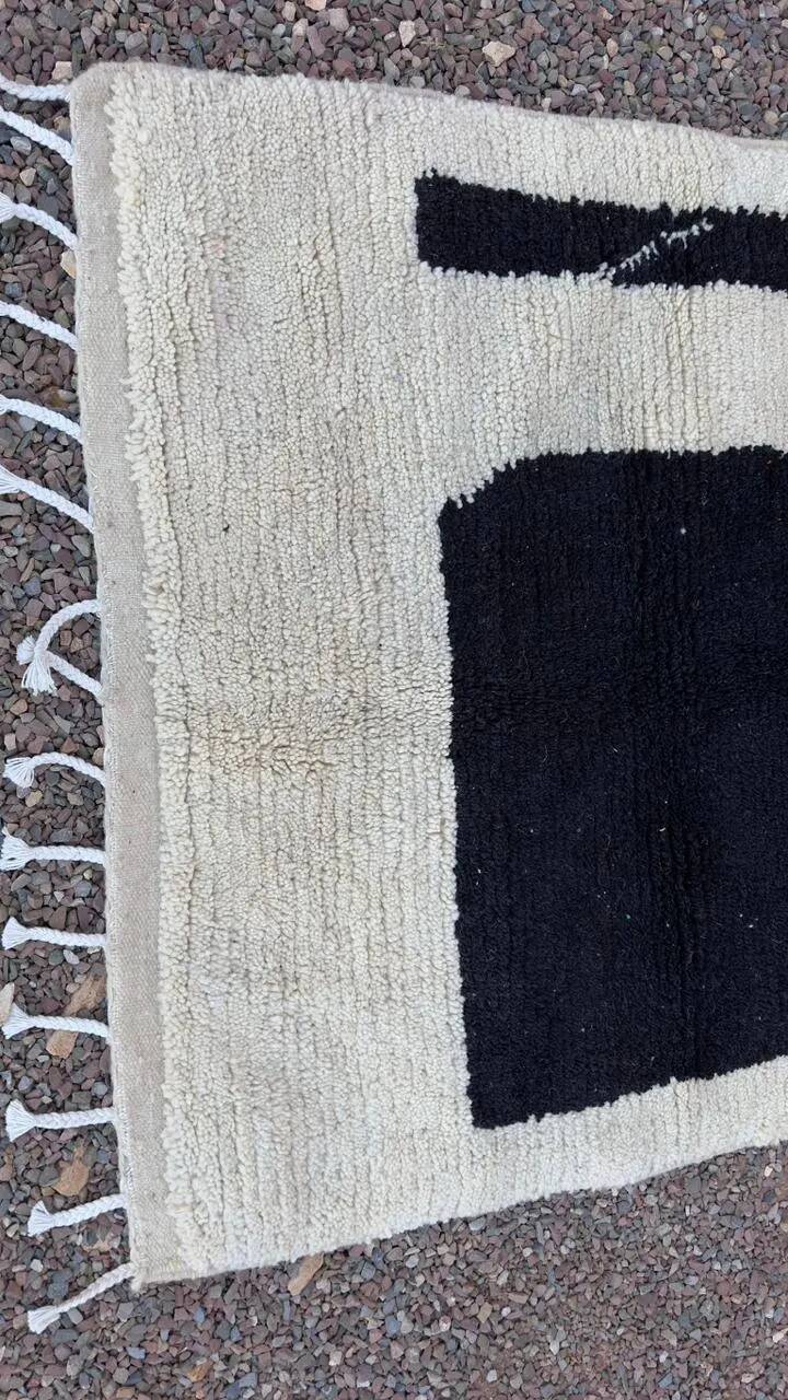 Handmade pure wool Moroccan rug 3x2 m