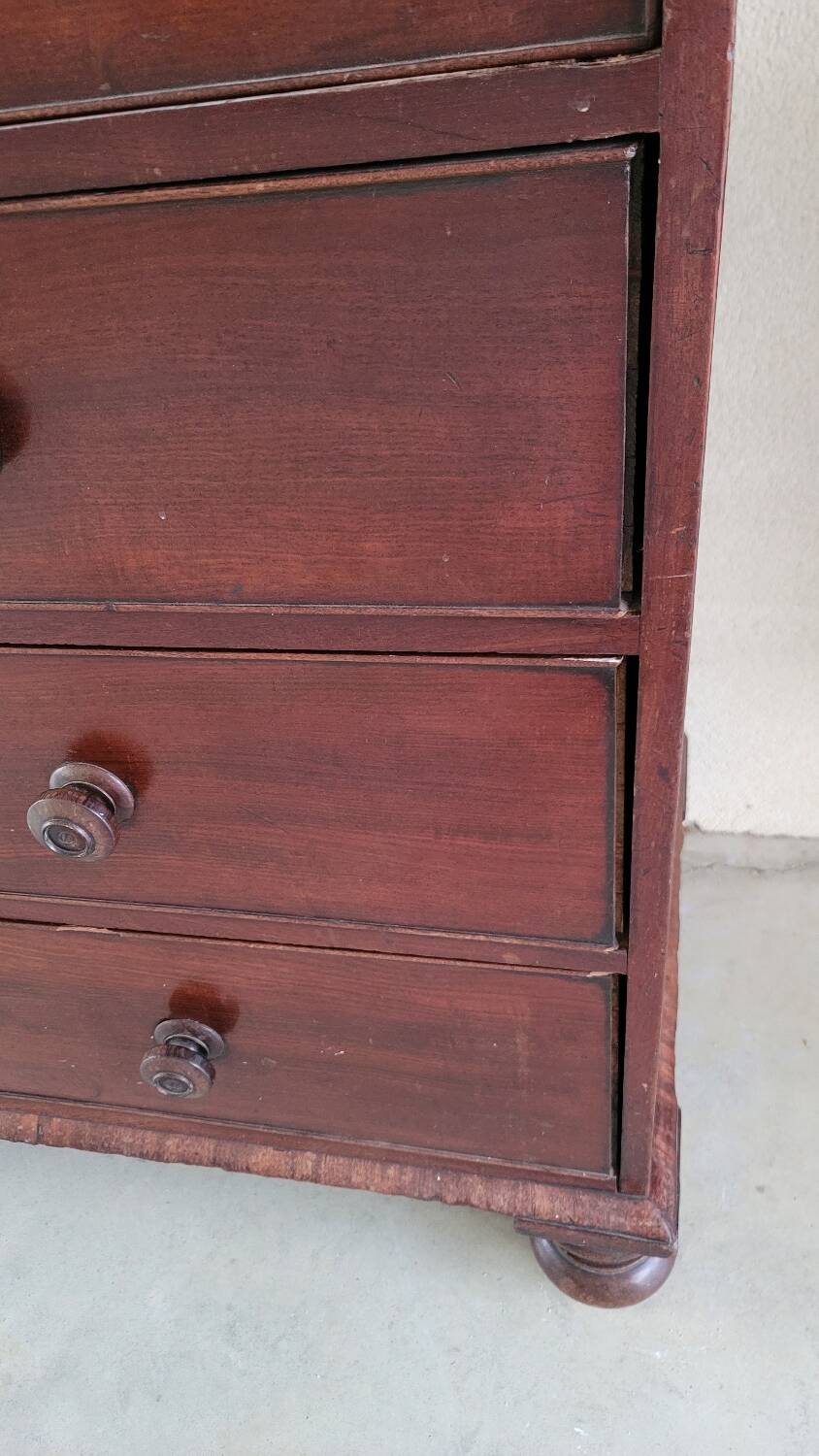 Victorian chest of drawers