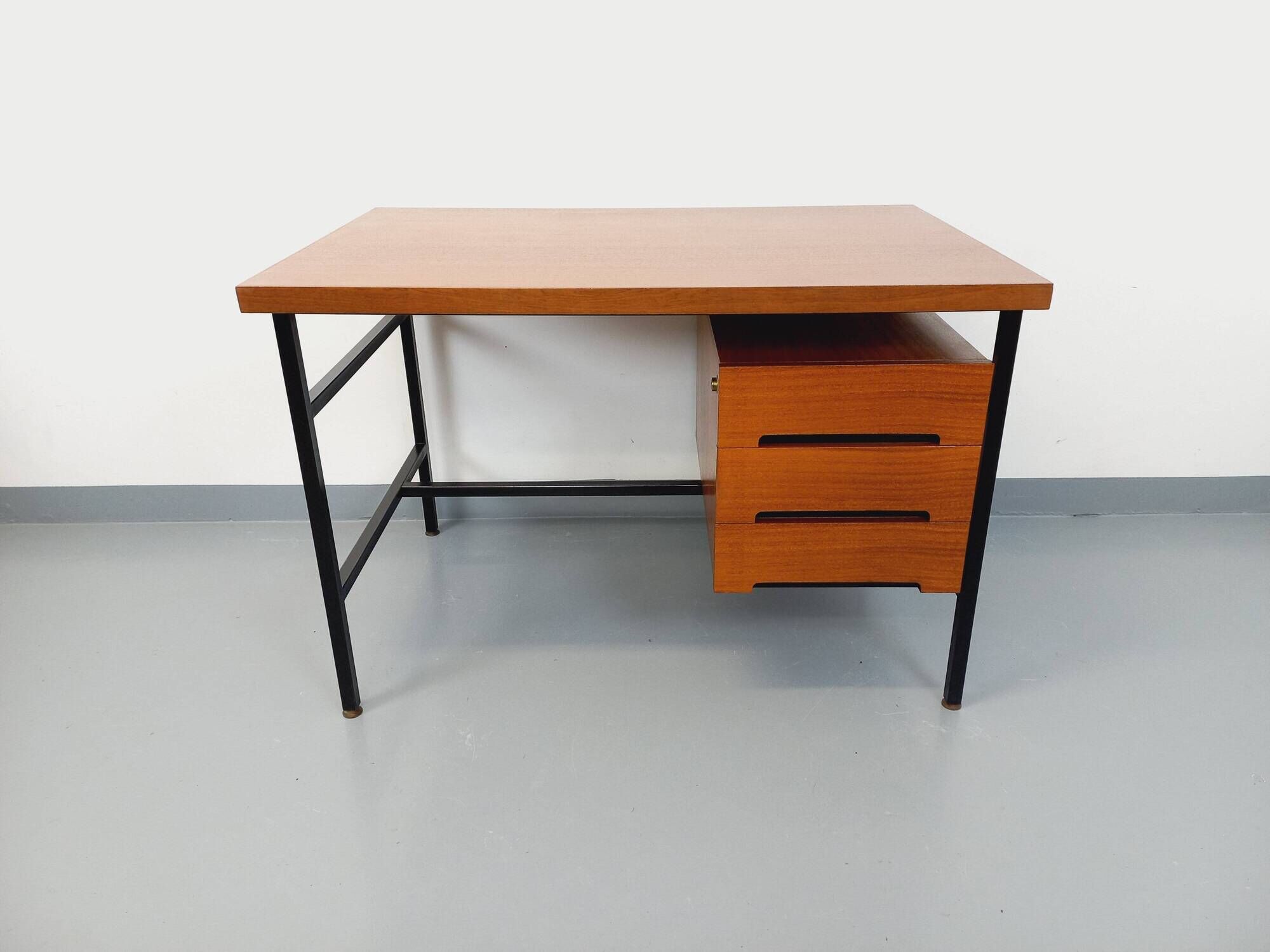 Vintage modernist double-sided desk in mahogany and black metal from the 1960s