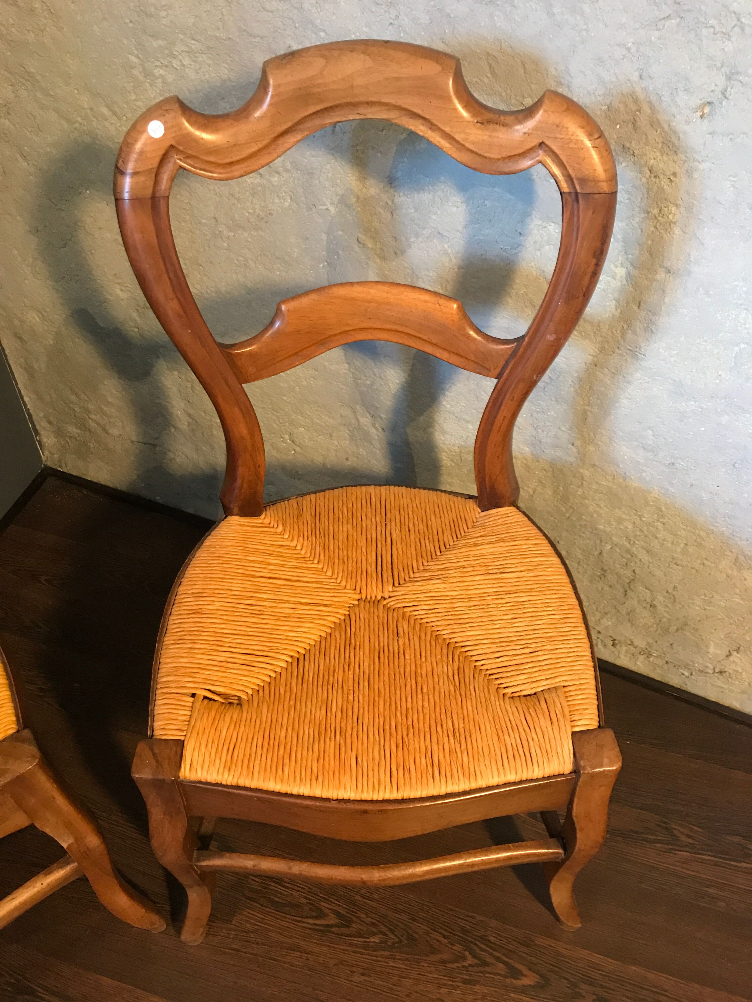 Lot of 2 old wooden chairs