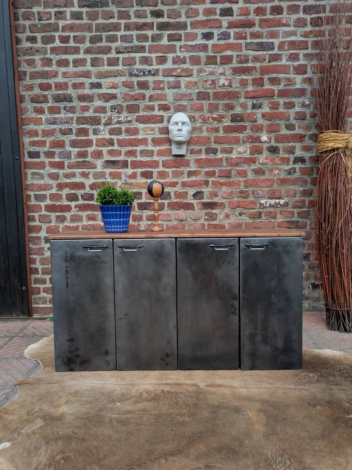 Wall-mounted industrial buffet