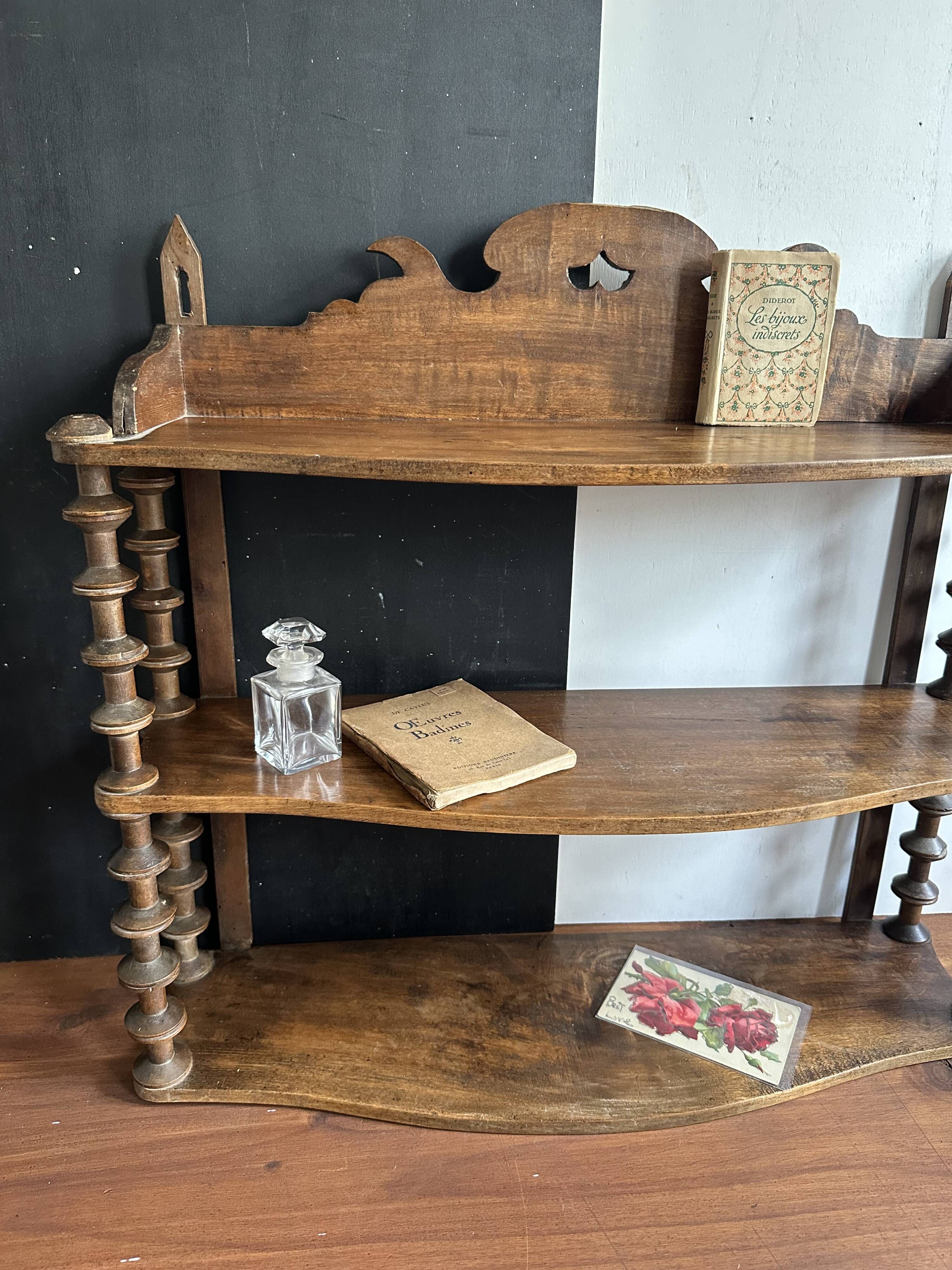 Antique wall shelf made of turned wood and spools of thread, late 19th century.