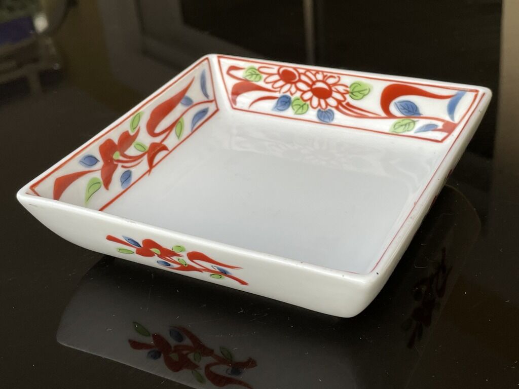 Flat Petti with floral decoration