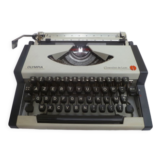 Olympia traveller deluxe typewriter