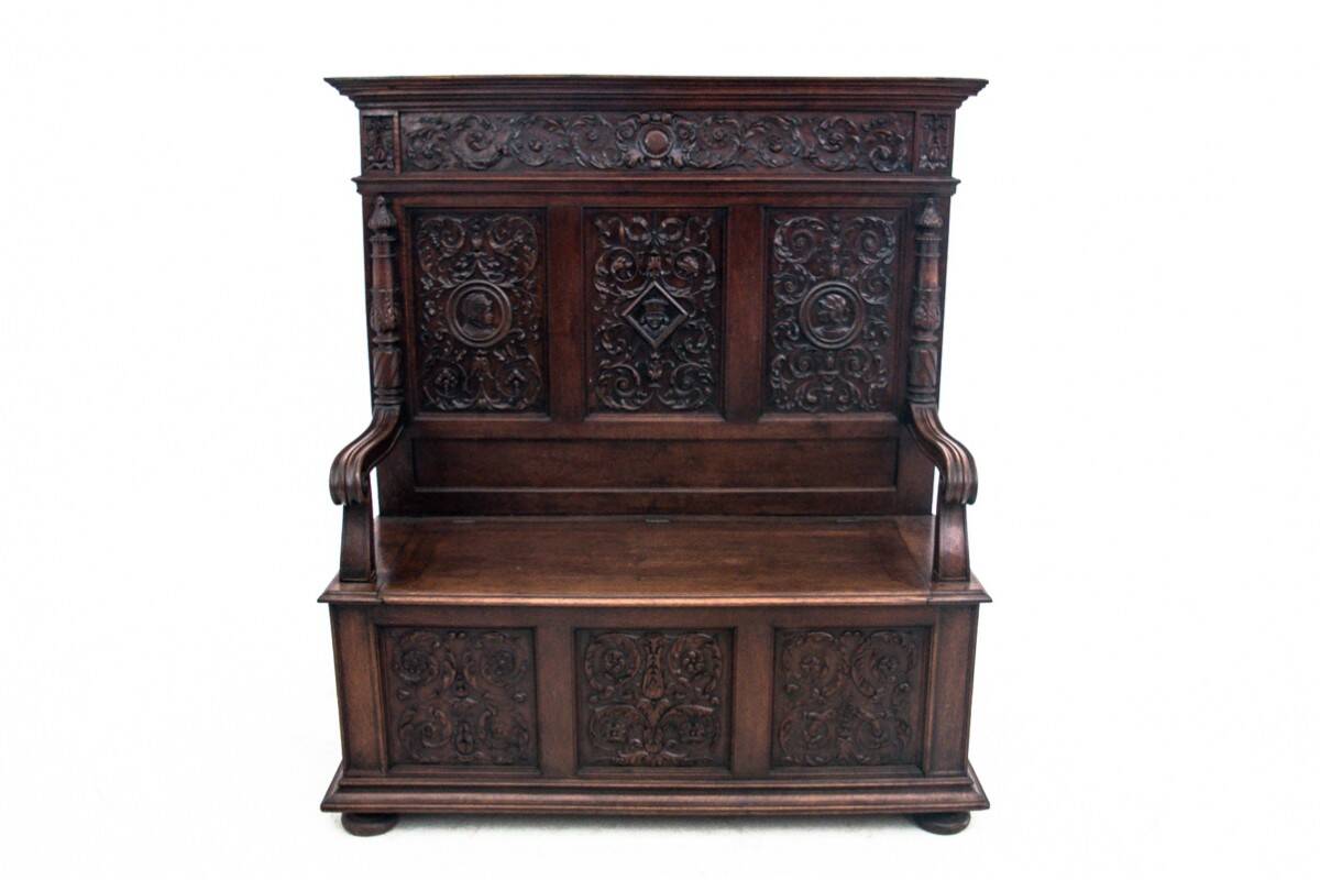 Box bench, France, around 1880.