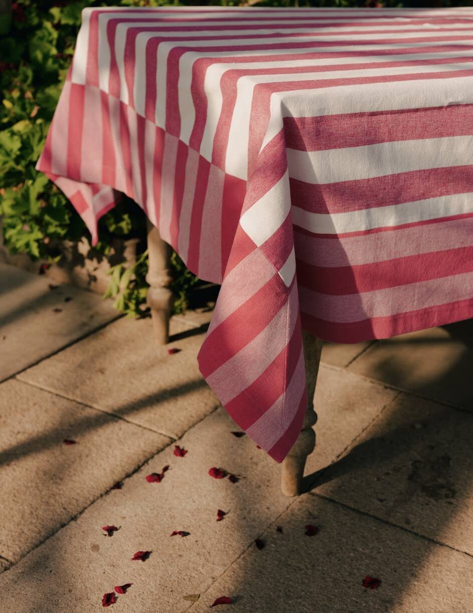 Pink striped tablecloth: 240cm x 170cm