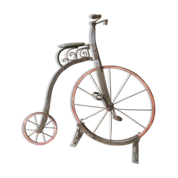 Bi child 1900 in metal and wood on base