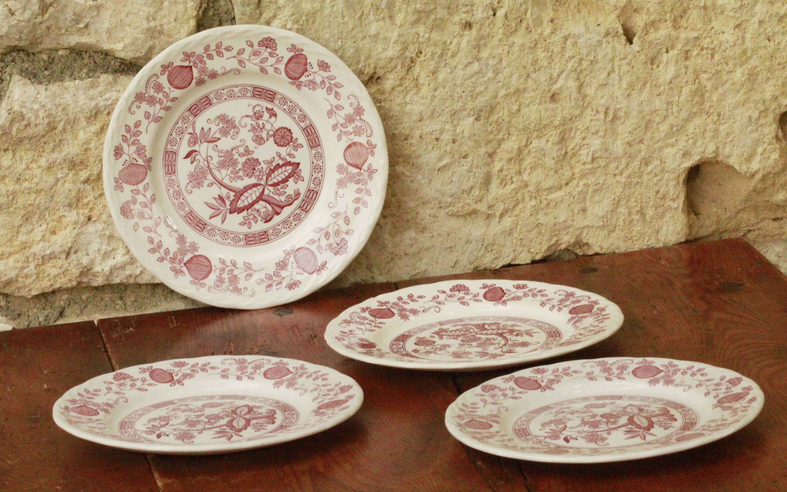 Set of 4 royal art pottery onion blue plates