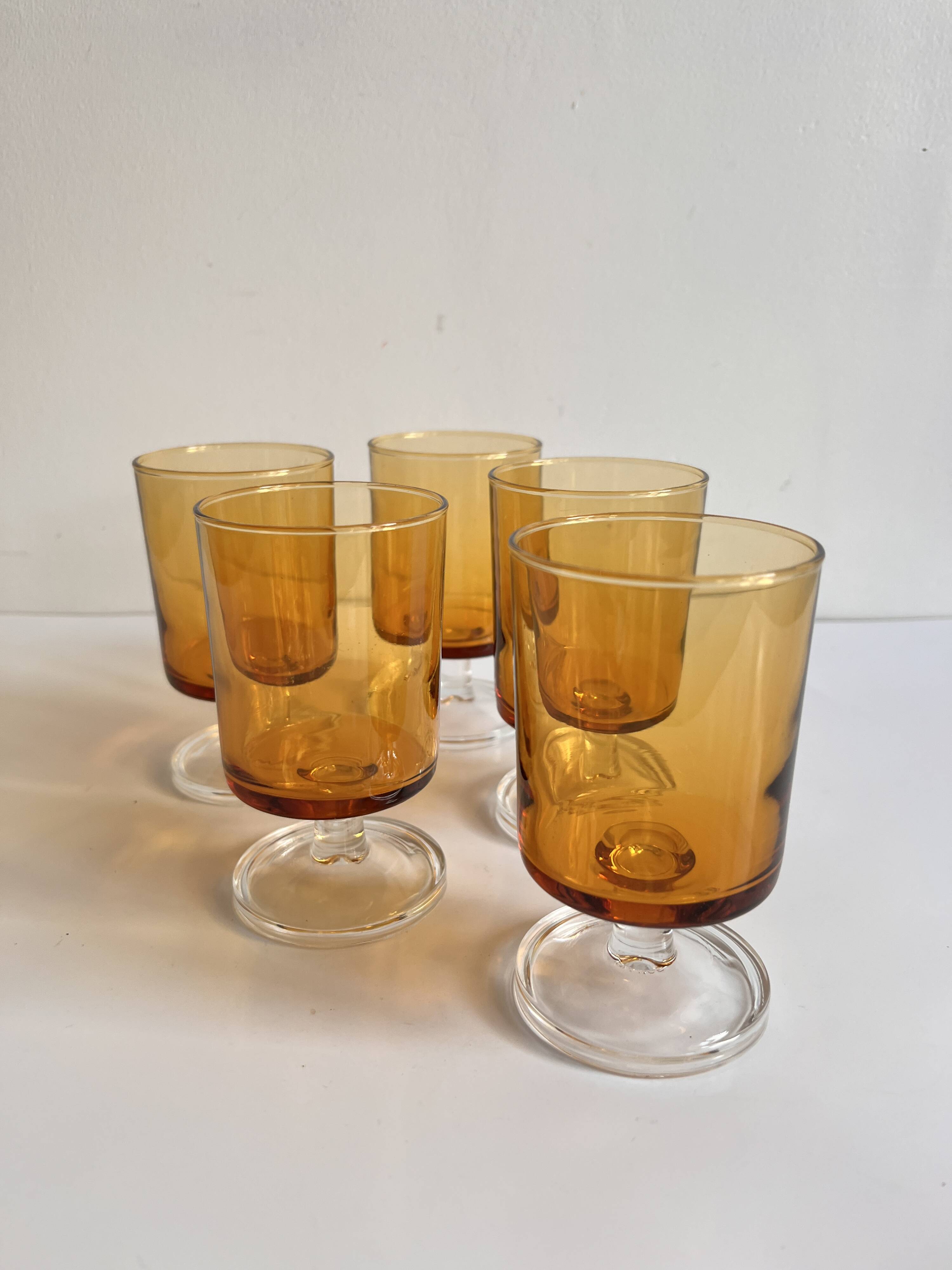 Verres à vin en verre fumé