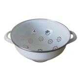 Enamelled strainer