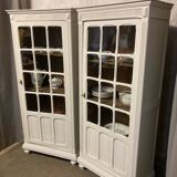 Pair of Parisian showcases