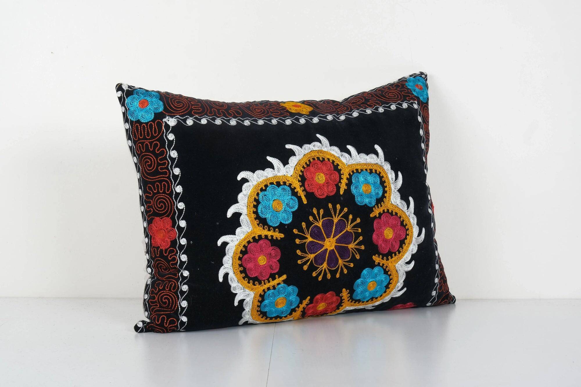 Vintage embroidered cushion cover 46x64 cm