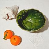 Empty shell-shaped pocket in vintage earthenware