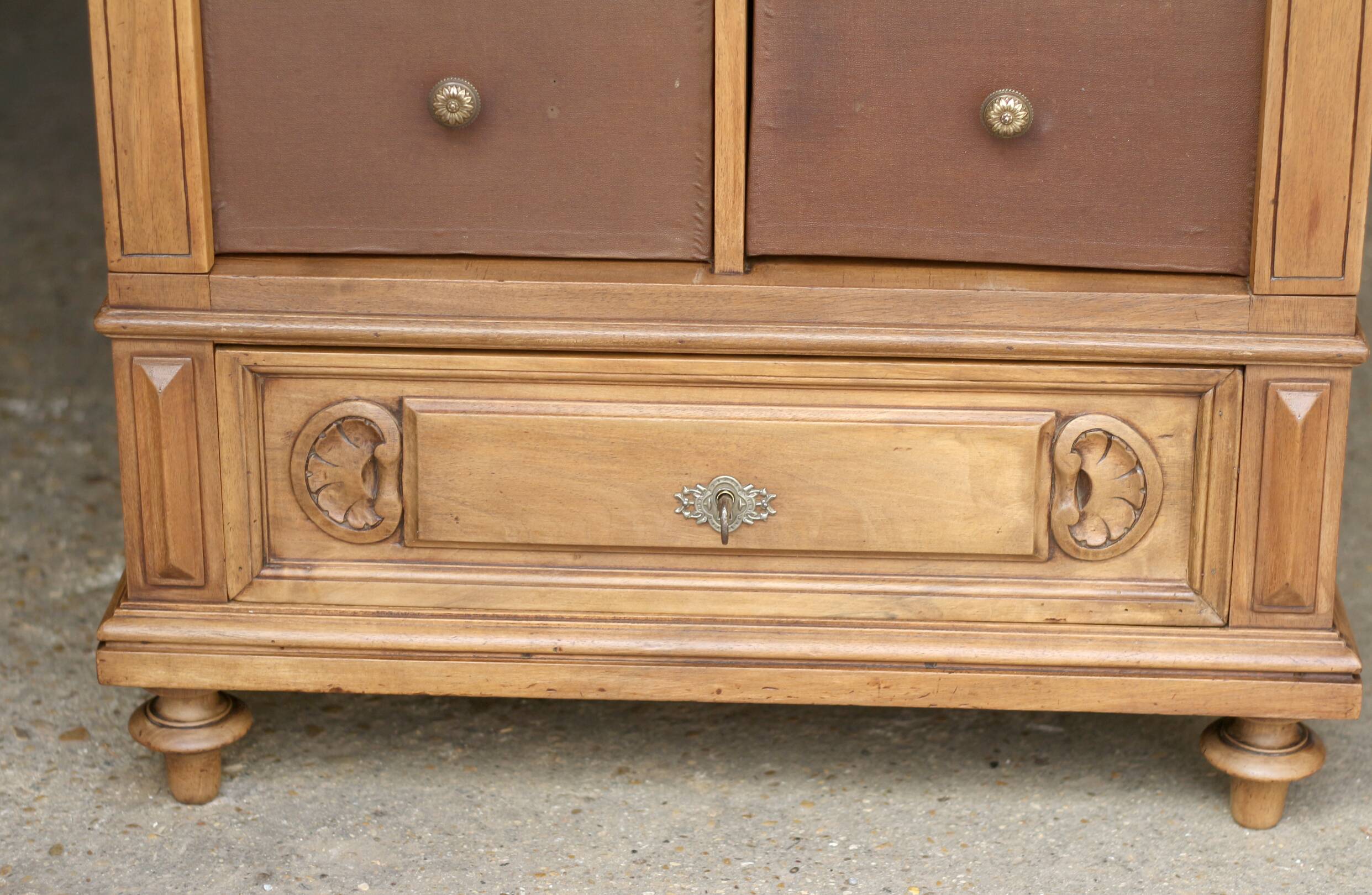 Magnificent notary's cabinet in walnut (late 19th century).