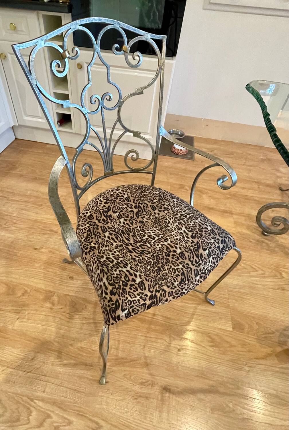 Table en fer forgé , 4 chaises et 2 fauteuils, Italie