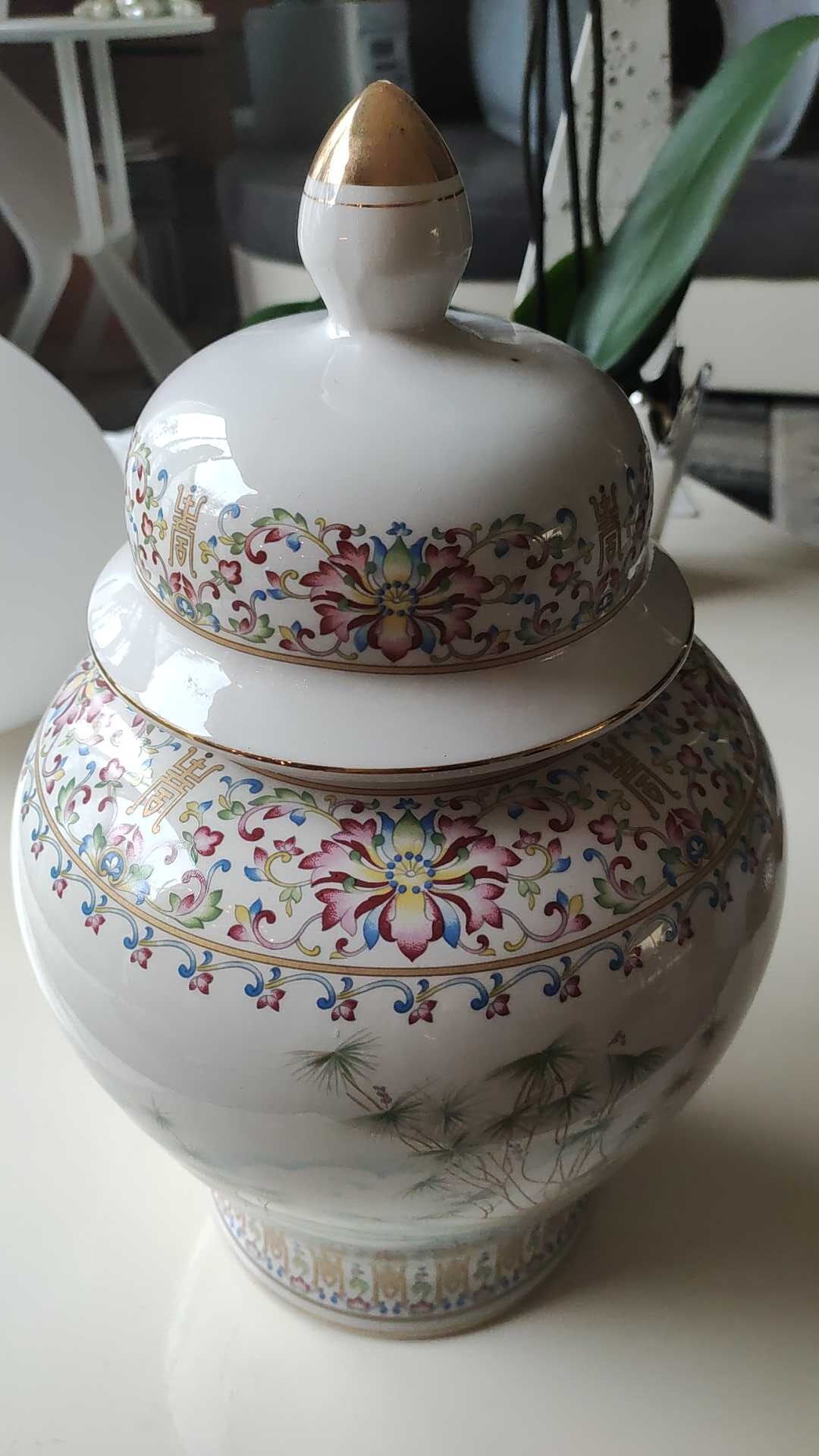 Vase with handcrafted Asian style porcelain lid