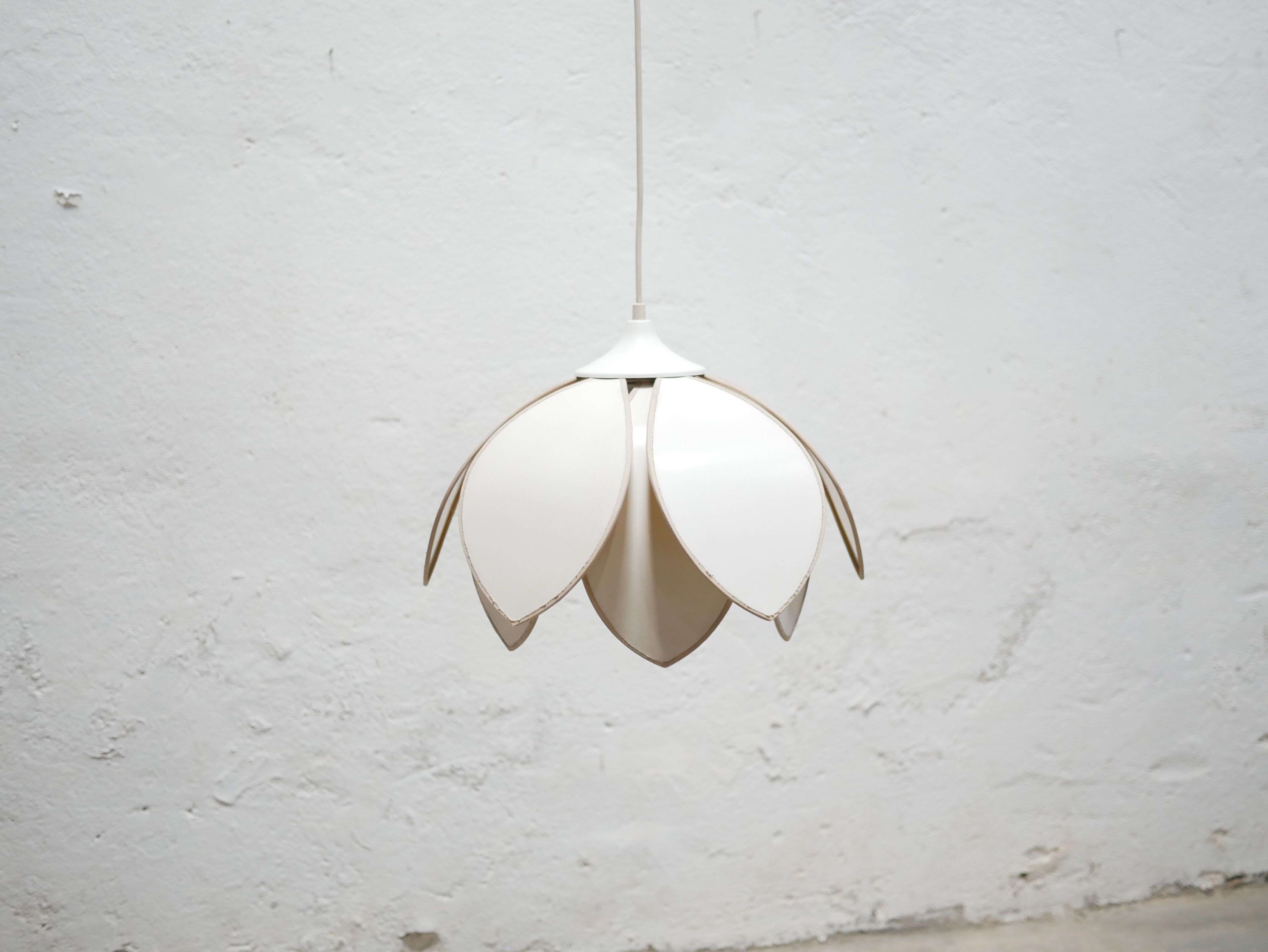 Vintage lotus flower pendant lamp