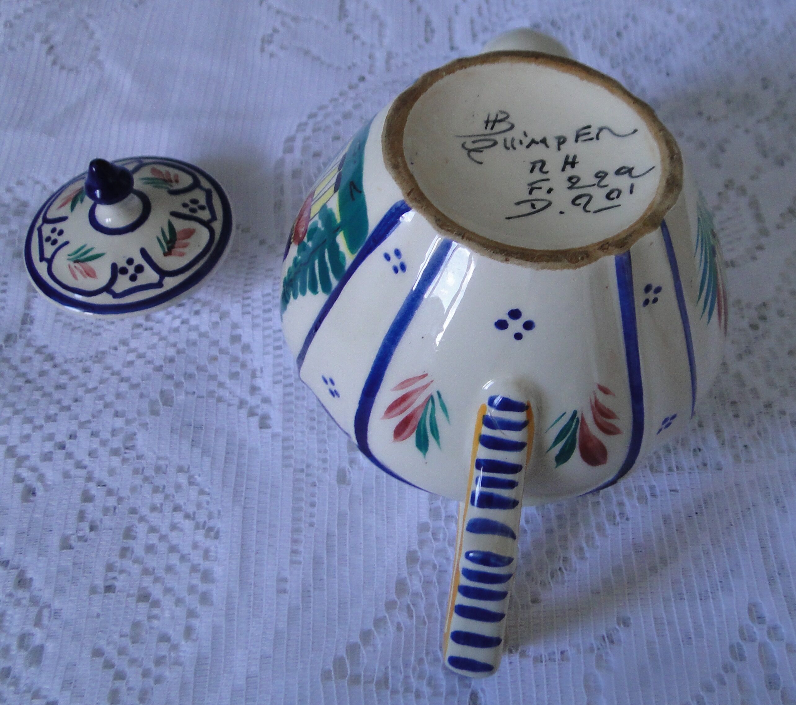 Theière qhb quimper décor  bleu sur fond blanc