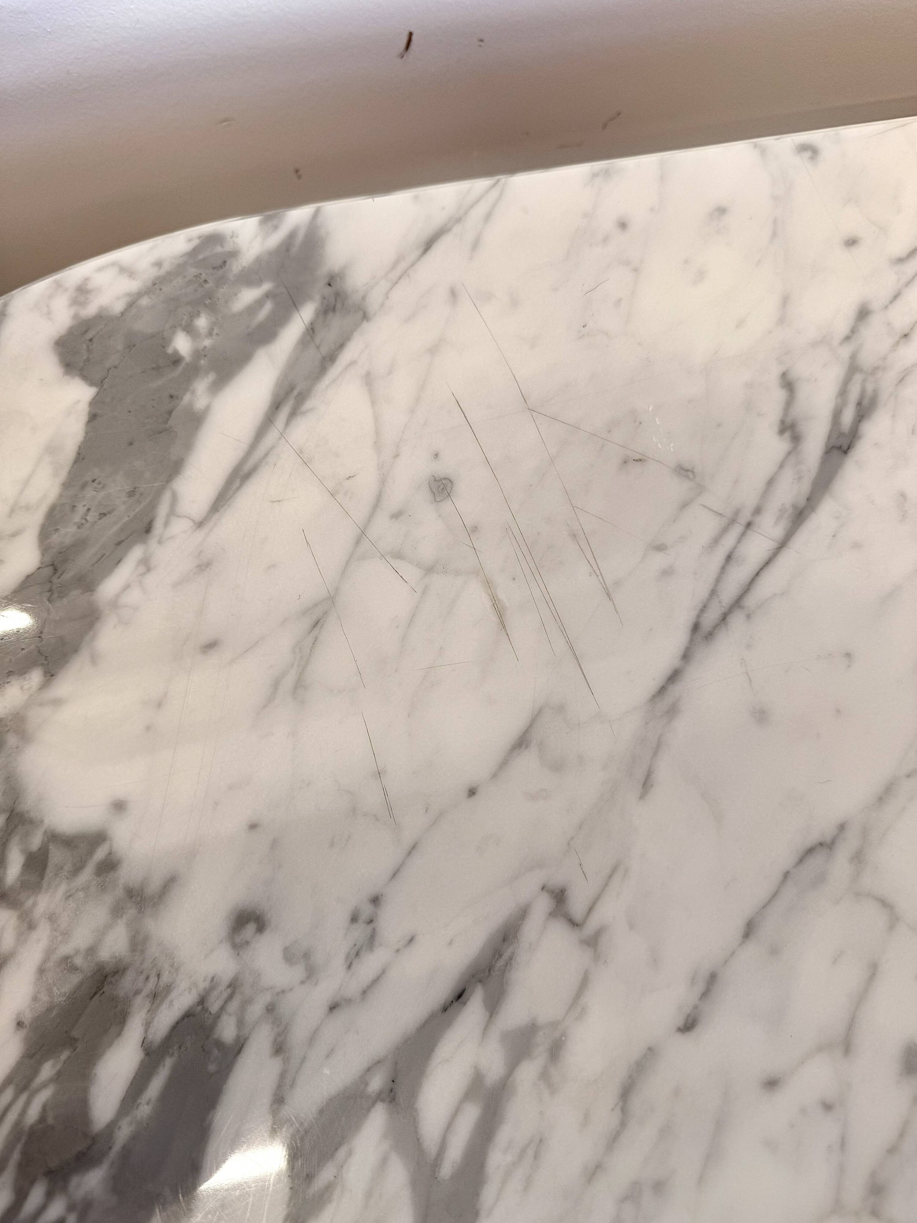 Table bistrot italienne en marbre et fonte